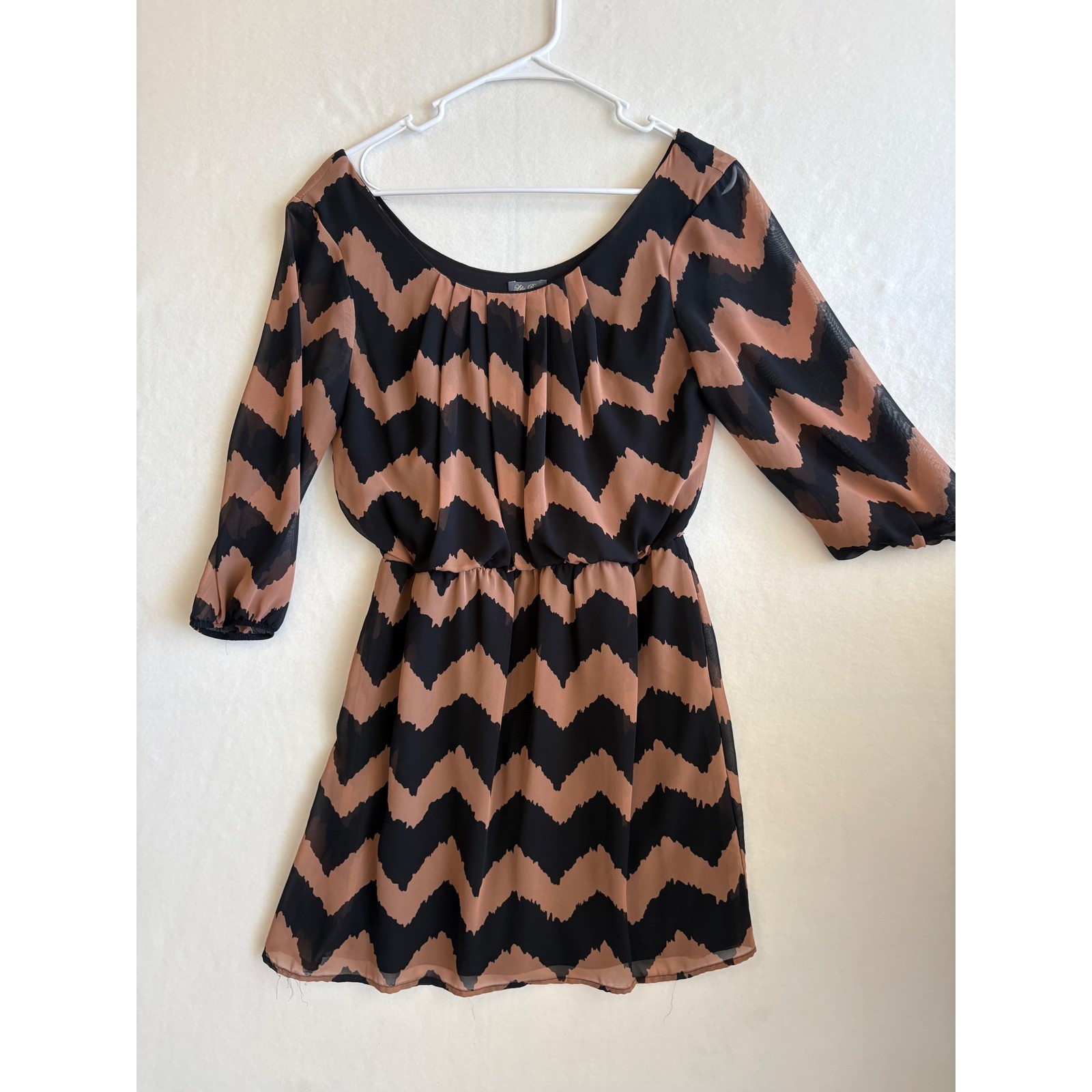 Lily Rose Chevron Print Mini Dress Black Tan 3/4 Sleeve Elastic Waist Medium