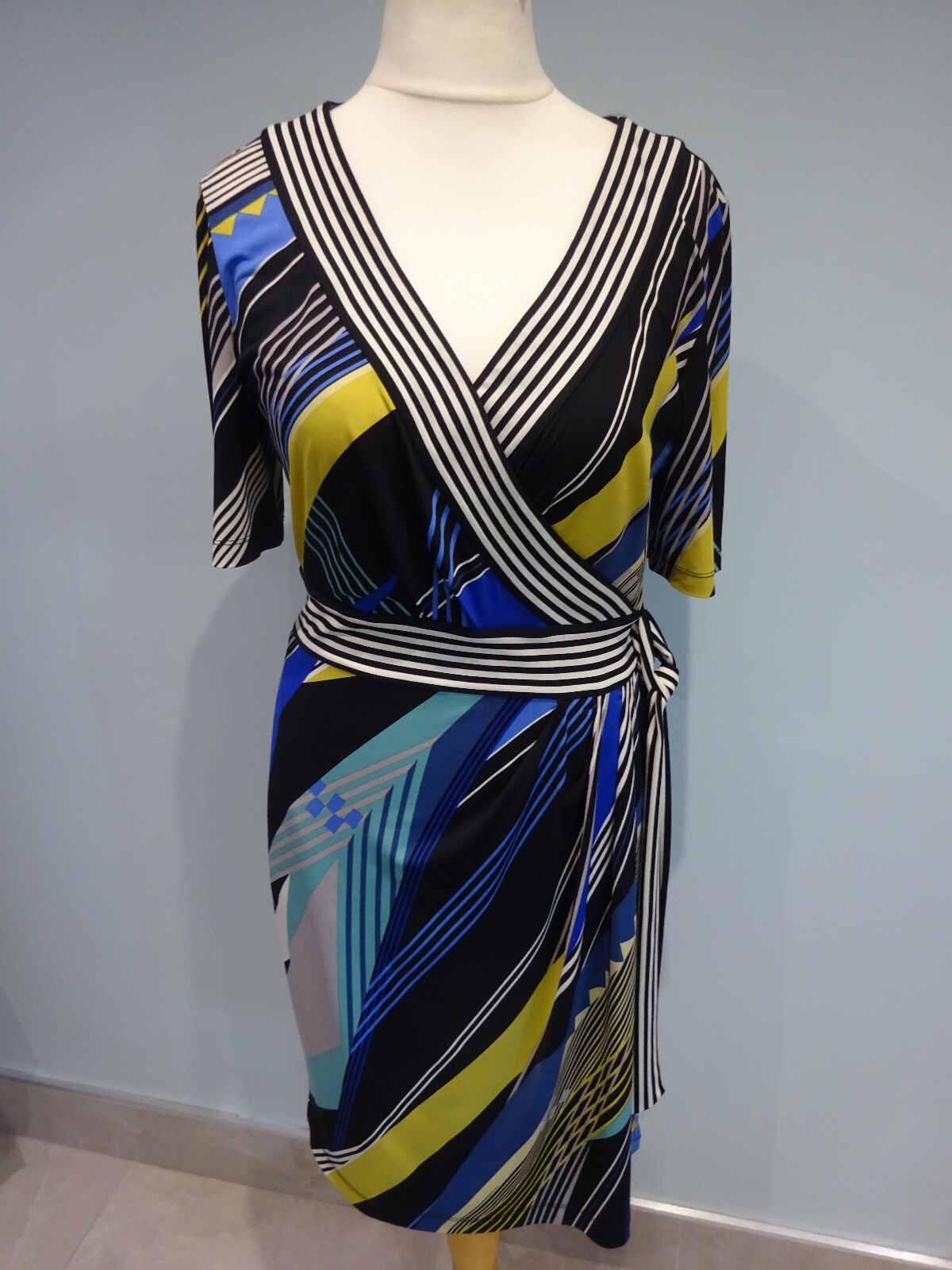 LINEA BLUE MULTI COLOUR DRESS SIZE 12 V NECKLINE SHORT SLEEVES WRAP STYLE