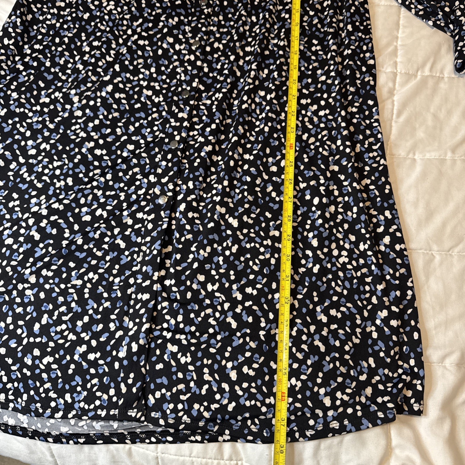 NWT- Ava & Grace Breast Pockets Silver Stud Accent Matching Buttons Button Down