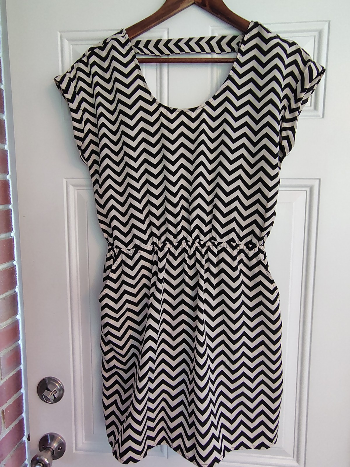 Candie’s Chevron Peek-a-Boo Back Mini Dress with Pockets – Size M Black & Cream