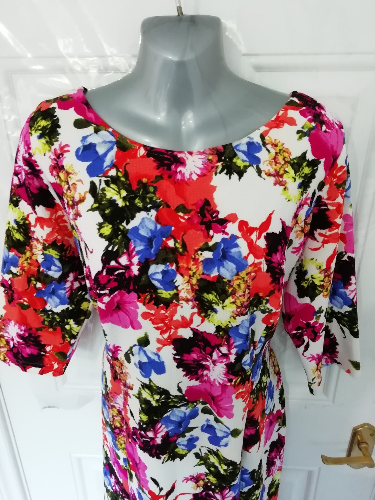 Lorraine JD Williams Size 18 White Multi Floral Textured Stretchy Dress Back Zip