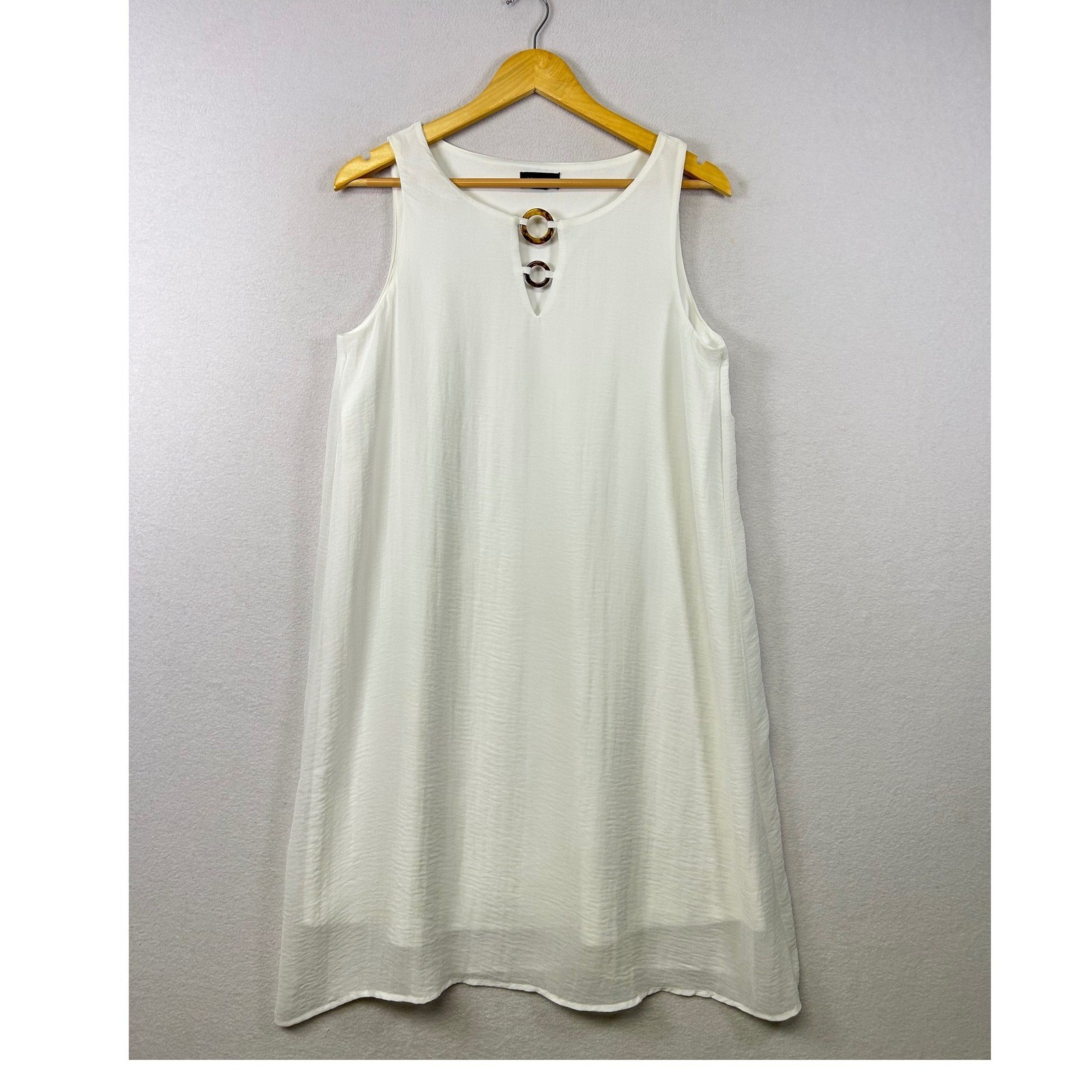 Chloe + Rene White Sleeveless Sheath Dress Ring Detail Keyhole Neck M