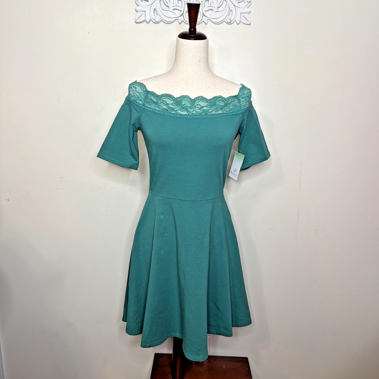 DECREE size M DRESS Lace Off Shoulder Neck Short Sleeves “Bayou” GREEN NWT $42