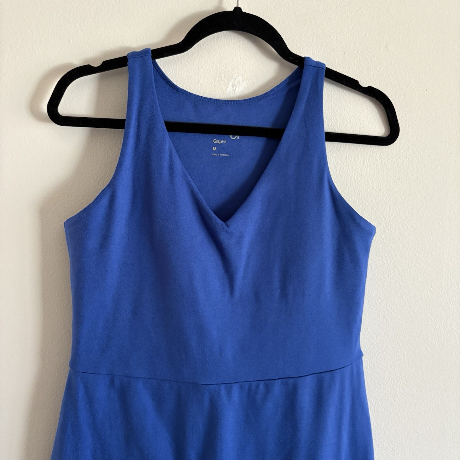 Gap Fit Women M Blue V-Neck Stretch Moisture Wicking Shelf Bra Active Tank Dress