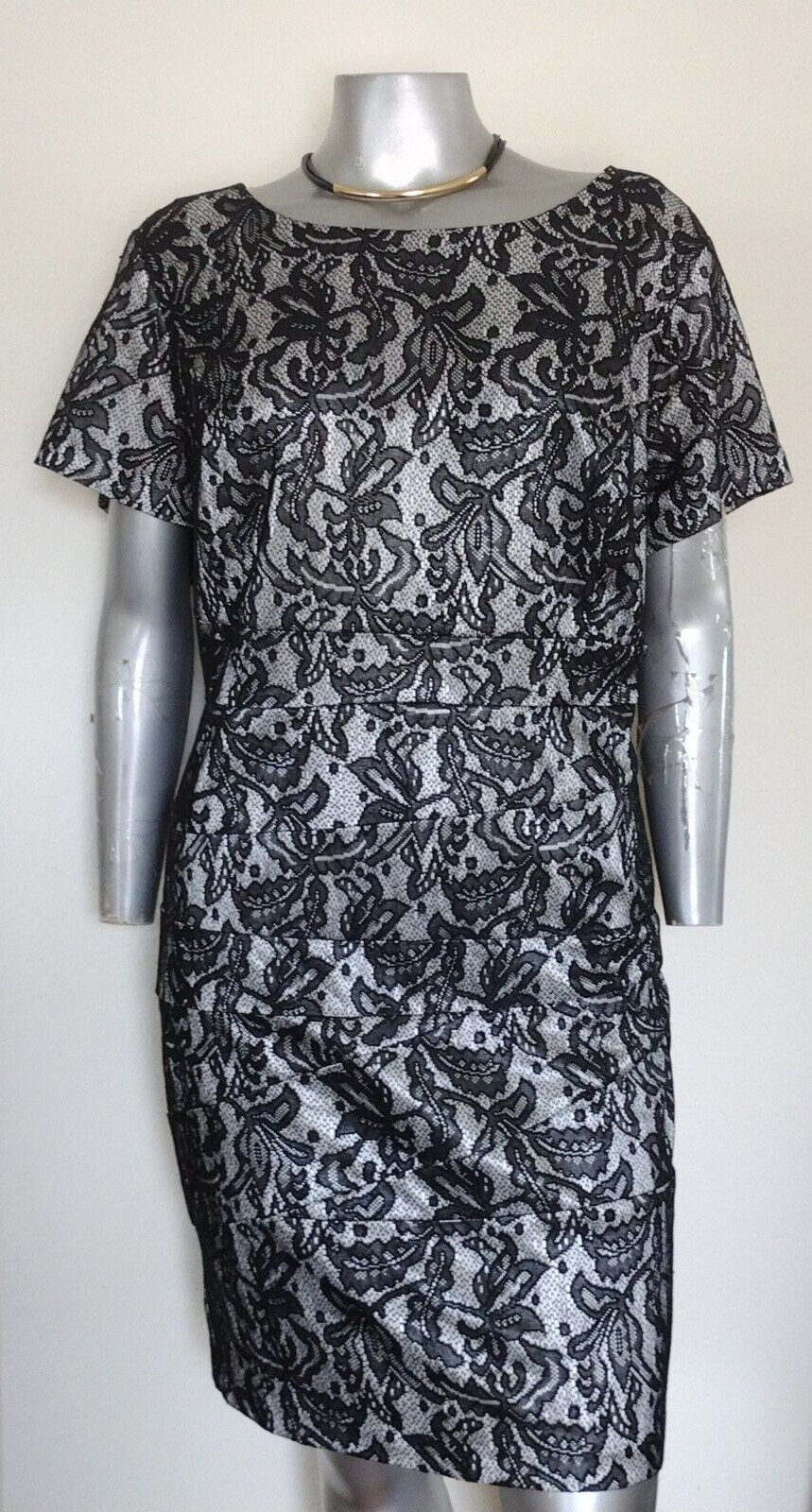 WOMAN ALYX OCCASION LACE KNEE DRESS Size 24W SHORT SLEEVE ZIPPER BLACK/WHITE
