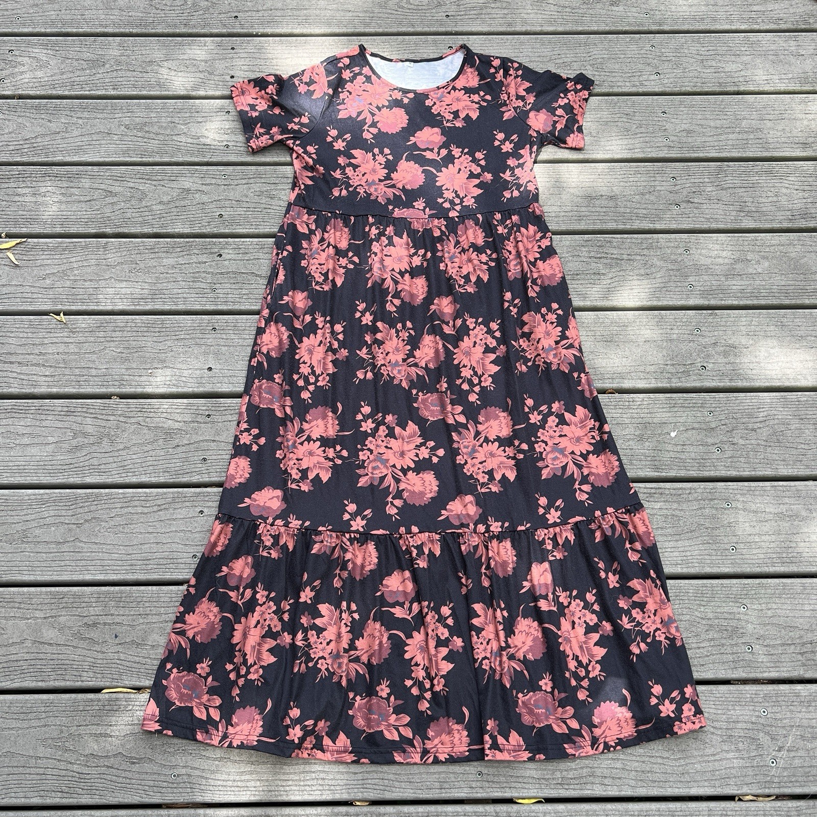 Amazon: Floral Black and Rust Short Sleeve Maxi Dress. Size Medium.
