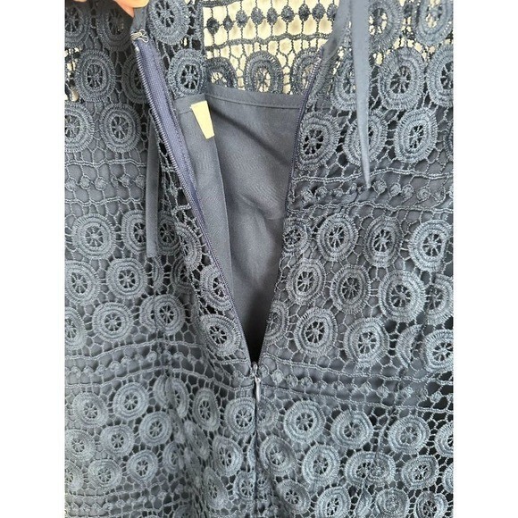 Loft Outlet Navy Blue Crochet Lace Medallion Shift Dress Size 4 Tie Back Zip