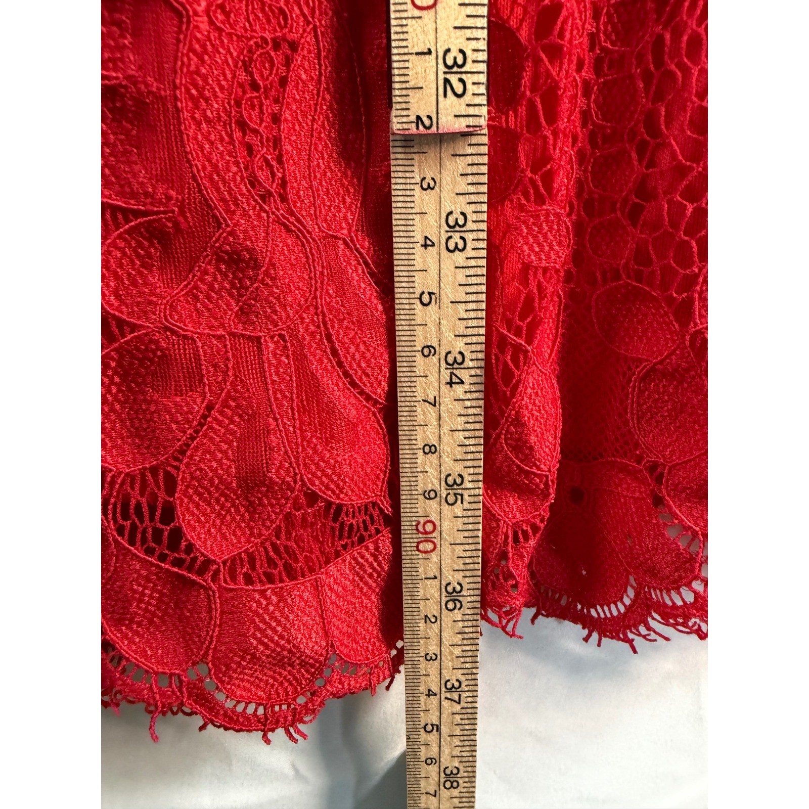 Red Floral Lace Short Sleeve V-Back Sheath Cocktail Dress Scalloped Hem