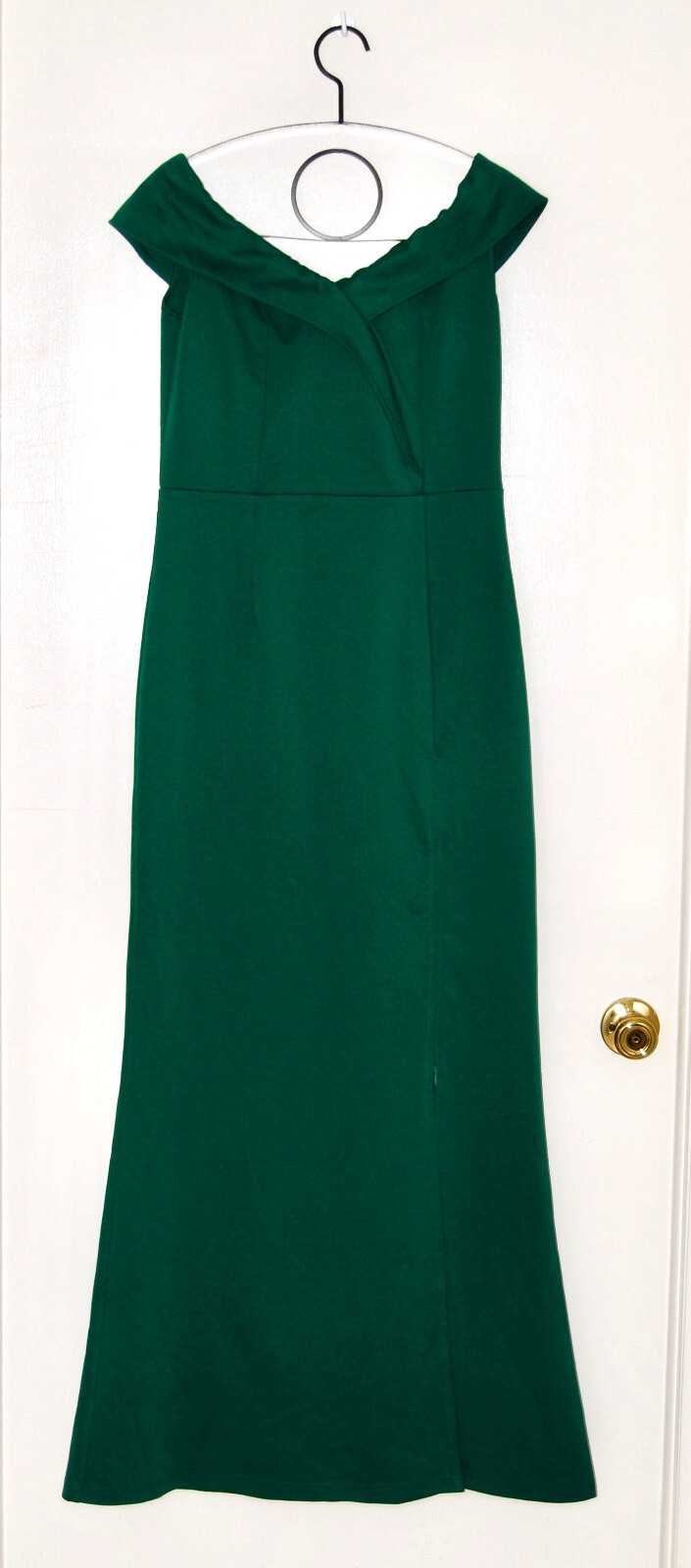 NWT VFShow Women’s Kelly Green Long Sleeveless Dress sz M RUNS SMALL