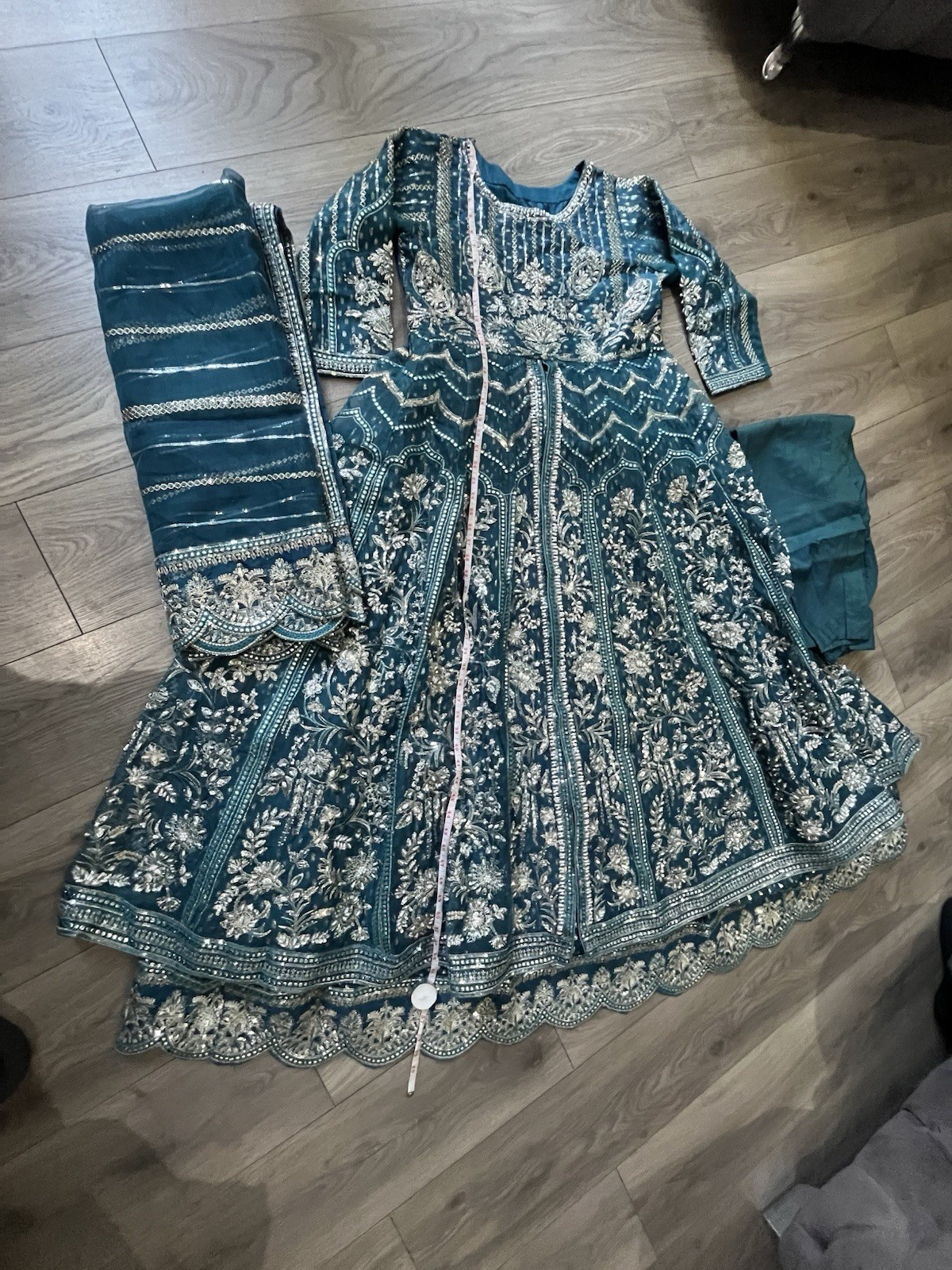 A Beautiful Terquise Heavy Embroidered Beaded Long Dress Suit Size Medium. VGC