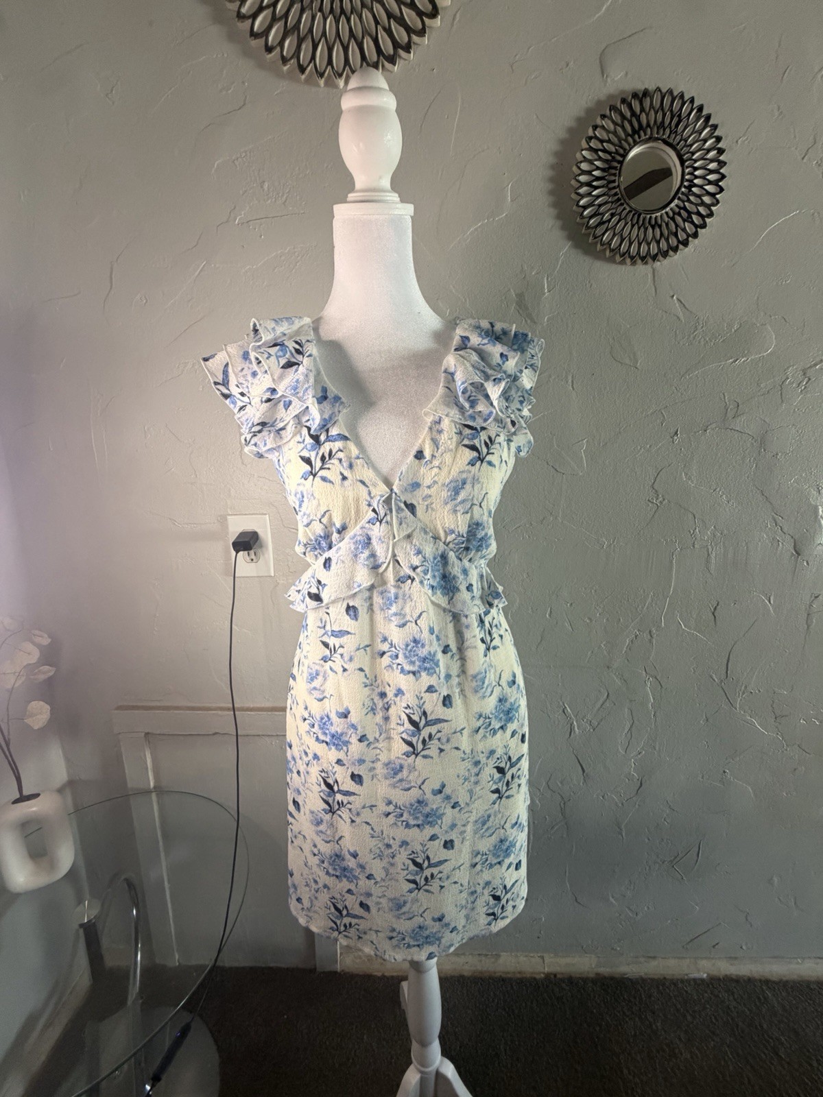 Women’s S White/Blue Floral V-Neck Ruffle Tie Backless Cutout A-Line Mini