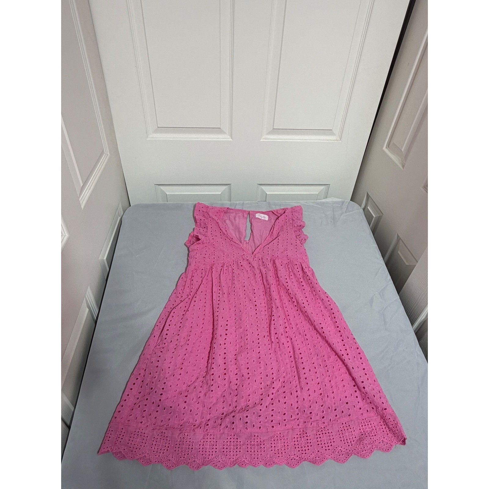 Pink Lily Eyelet Mini Dress Womens Small Pink Ruffle V-Neck Scalloped Hem Summer