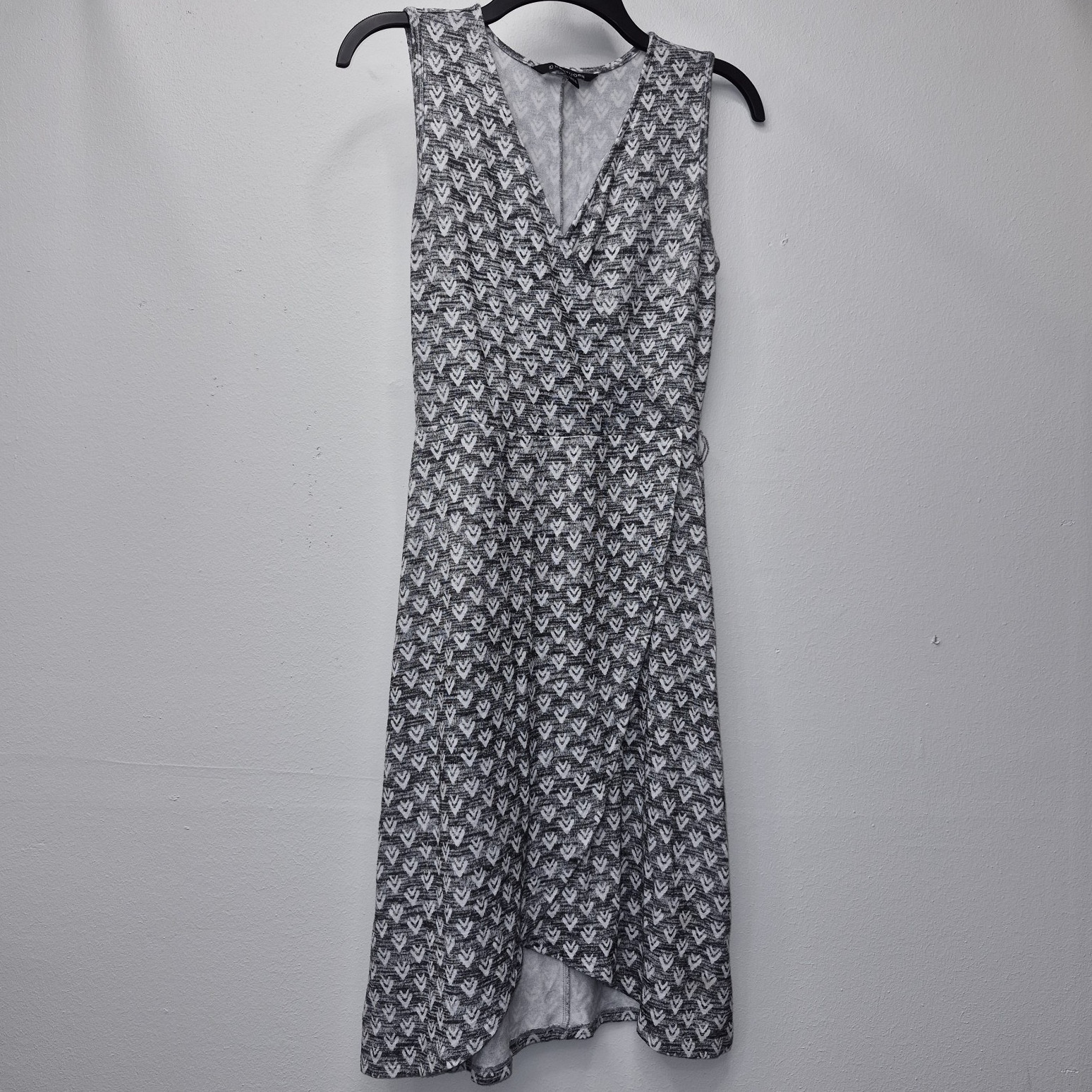 41 Hawthorn Women’s S Knit Midi Shift Dress V-Neck Sleeveless Geometric Stretch