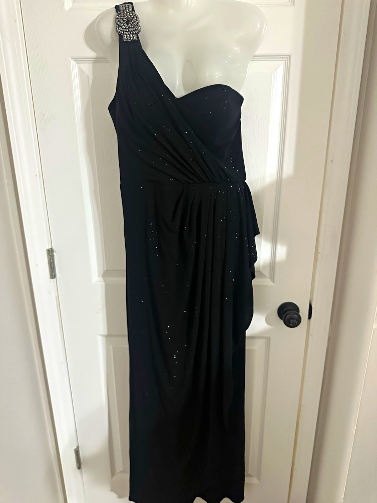 Xscape Black One Shoulder Sweetheart Ruched Beaded evening Dress size 12.