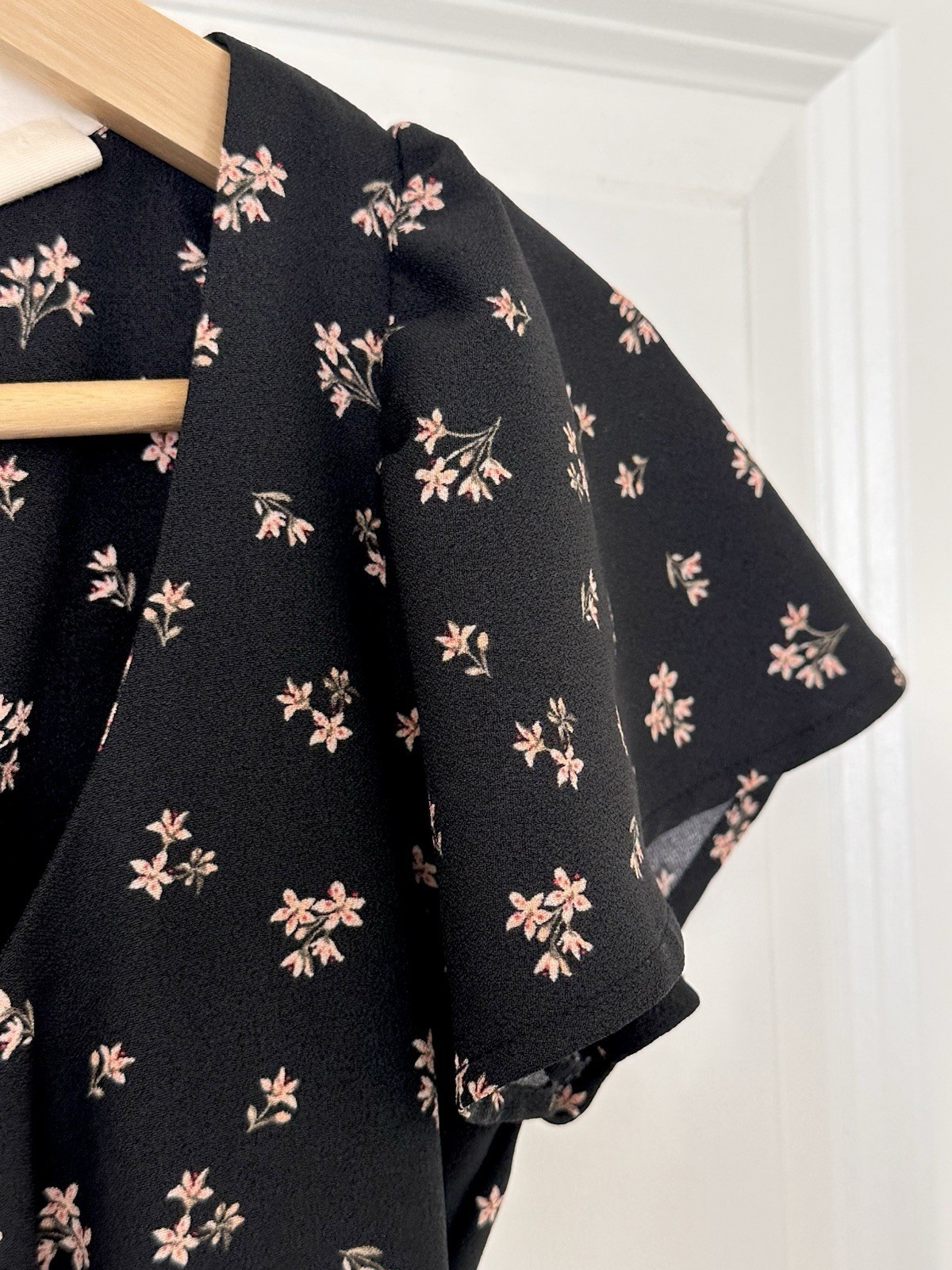 Levi’s Black Floral V-Neck Flutter Short Sleeve Fit & Flare Short Dress Sz XS