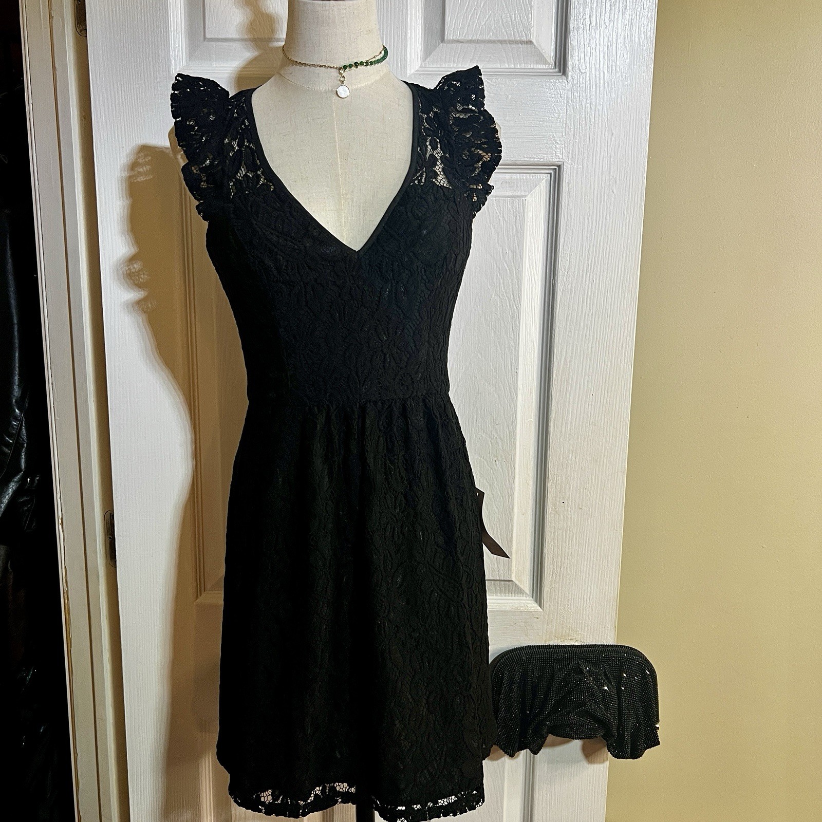 New BCBG Generation Wms Lace Floral V Neck Pleated Mini Little Black Dress 4