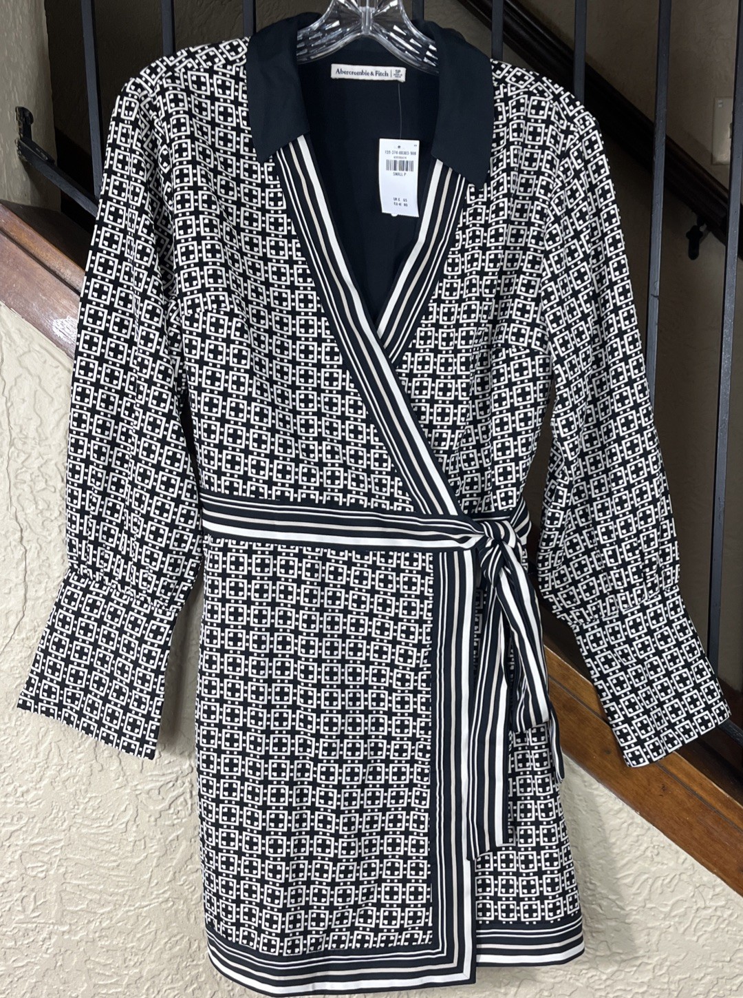 NWT Abercrombie Fitch B/W Lined Long Sleeve Wrap Mini Dress Women’s SP