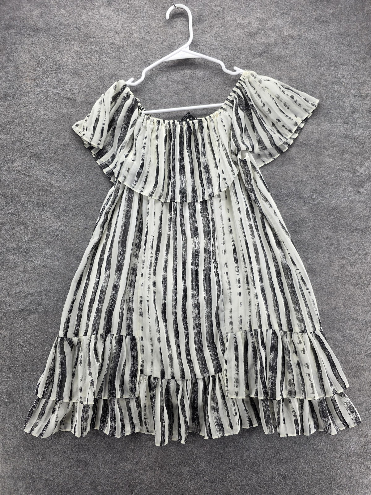 19 Cooper Dress Womens M White Striped Off-Shoulder Trapeze Swing Lined