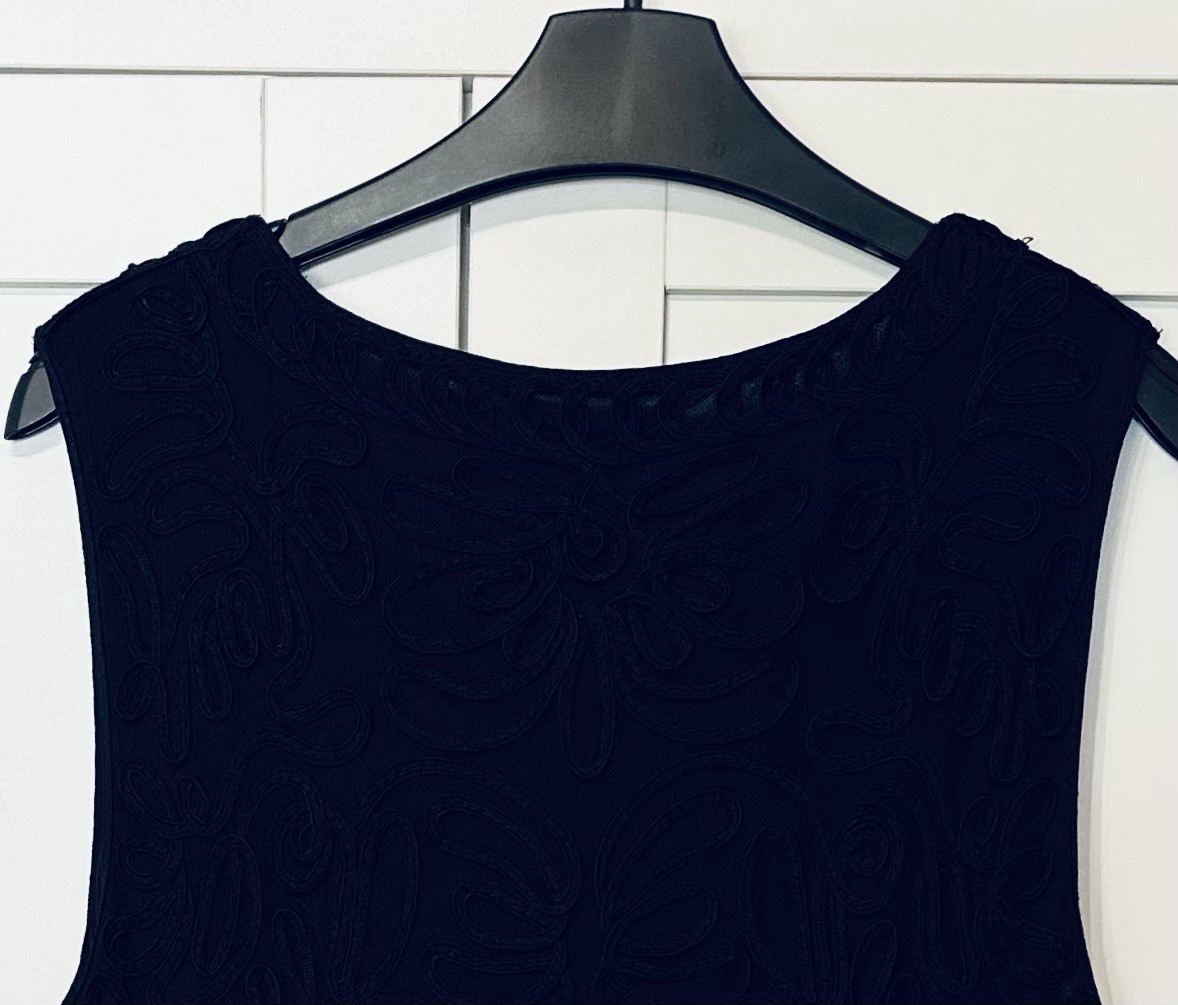 CC – SIZE 14 – BLACK NET APPLIQUE FITTED SLEEVELESS OCCASION DRESS – LACE SHIFT