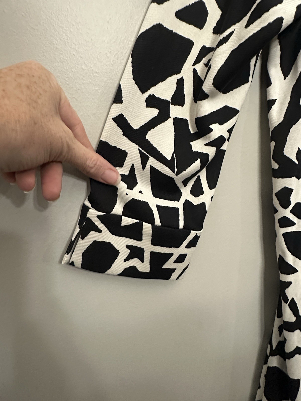 Diane von Furstenberg Vintage Silk Wrap Dress Black White Abstract Size 14