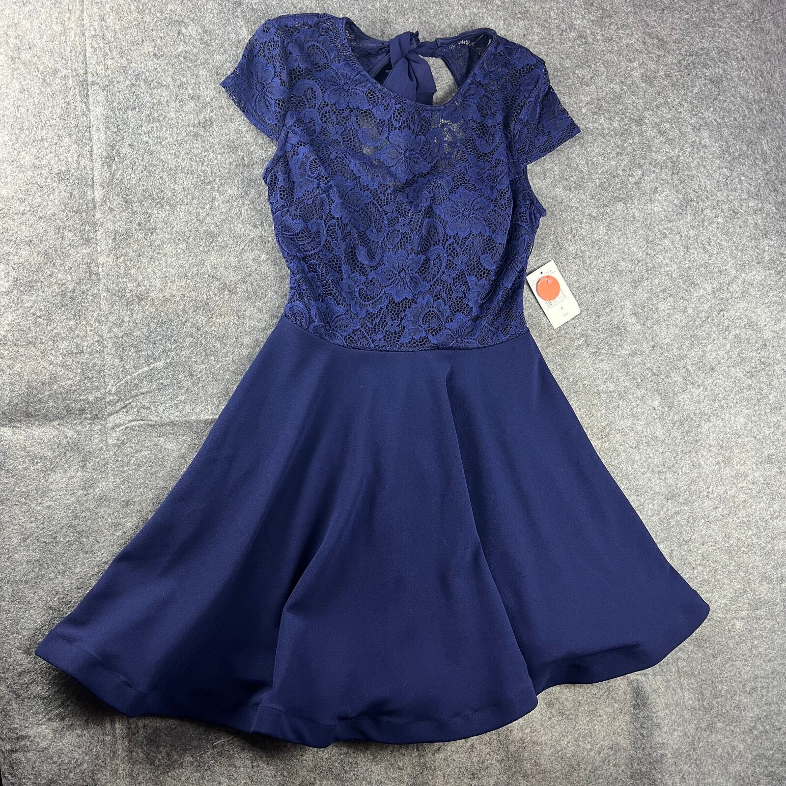 B. Smart Navy Blue Floral Lace Cap Sleeve Fit & Flare Dress Juniors Sz 5 NWT
