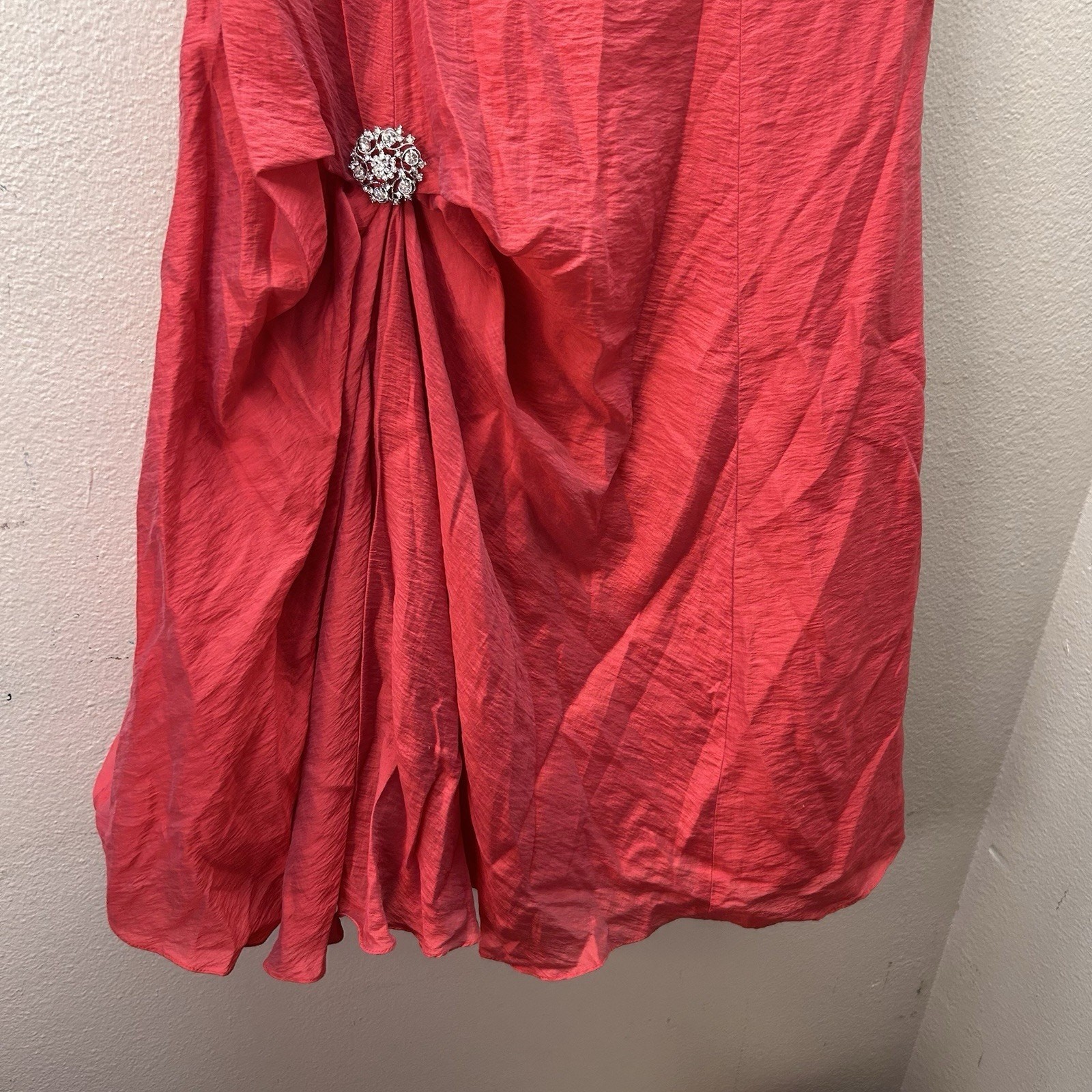 Wtoo Watters By 10 Strapless Y2K Formal Party Prom Dress Red Rhinestone Brooch