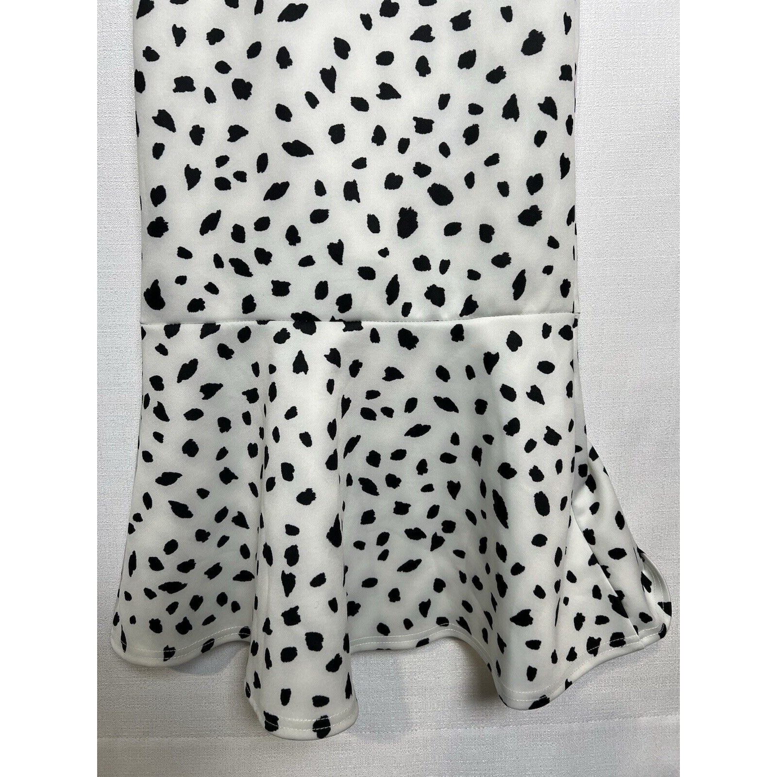 TRUE VIOLET PUFF SLEEVE SQUARE NECK MIDI DRESS IN MONO SPOT PRINT Size 6 NWT