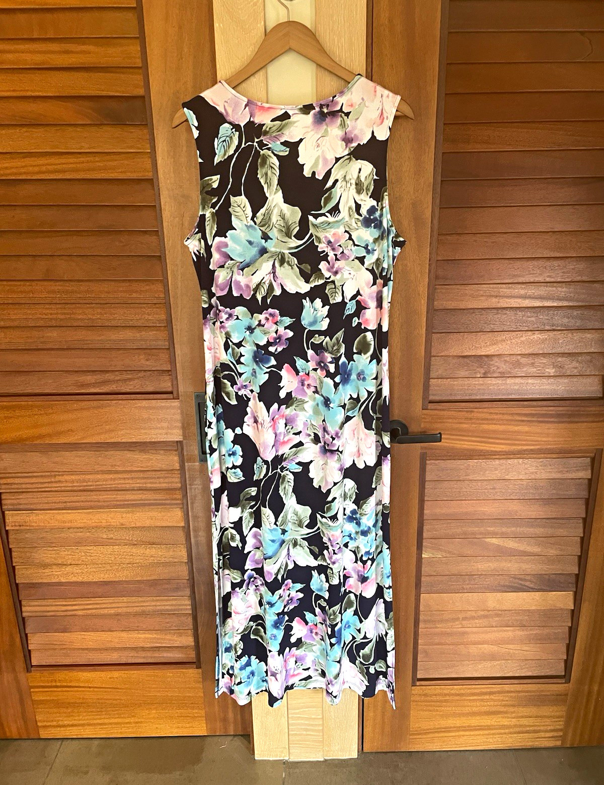 Chico’s Women’s 2 Black Floral Sheath Midi Dress Scoop Neck Side Slit