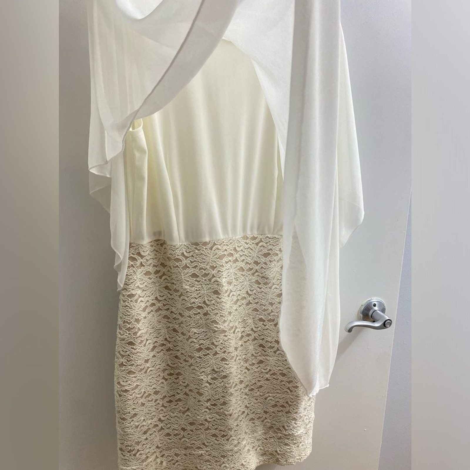 Enfocus Studio Cream Lace Dress Chiffon Overlay Cape Sleeve Cocktail Party 14W