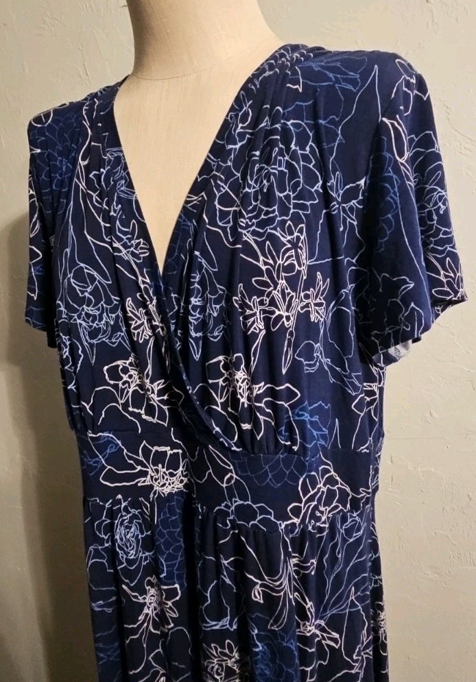 L.L. Bean 2X REG Blue Floral Print Stretch Surplice Midi Dress