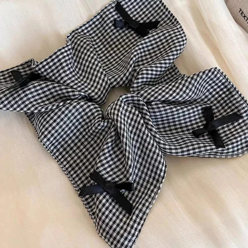 Square Large Black White Checkered Striated Leopard Print Bowknot Heart Intestin