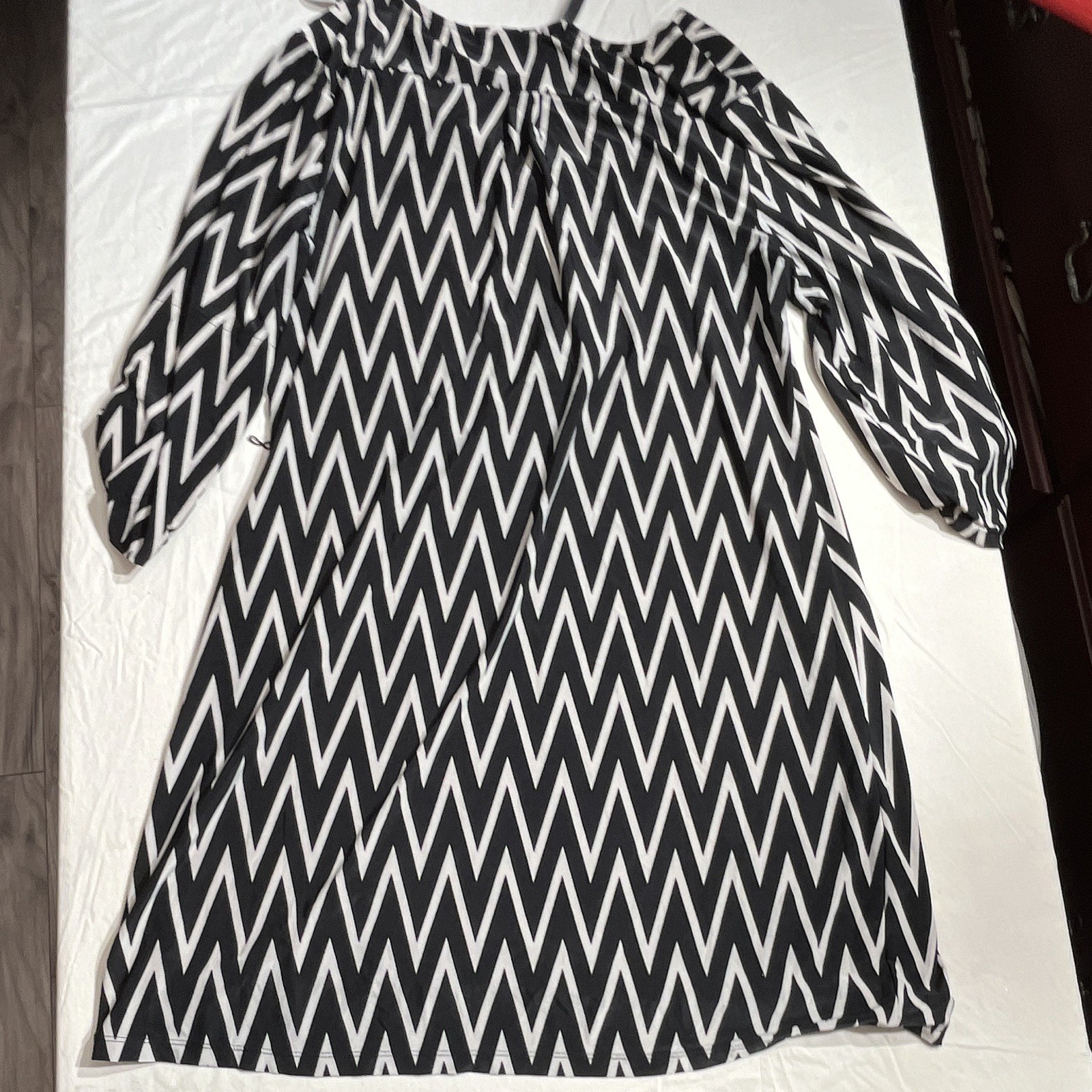 Tacera Womens PXL Petite Black White Chevron V-Neck 3/4 Shift Knee Pockets