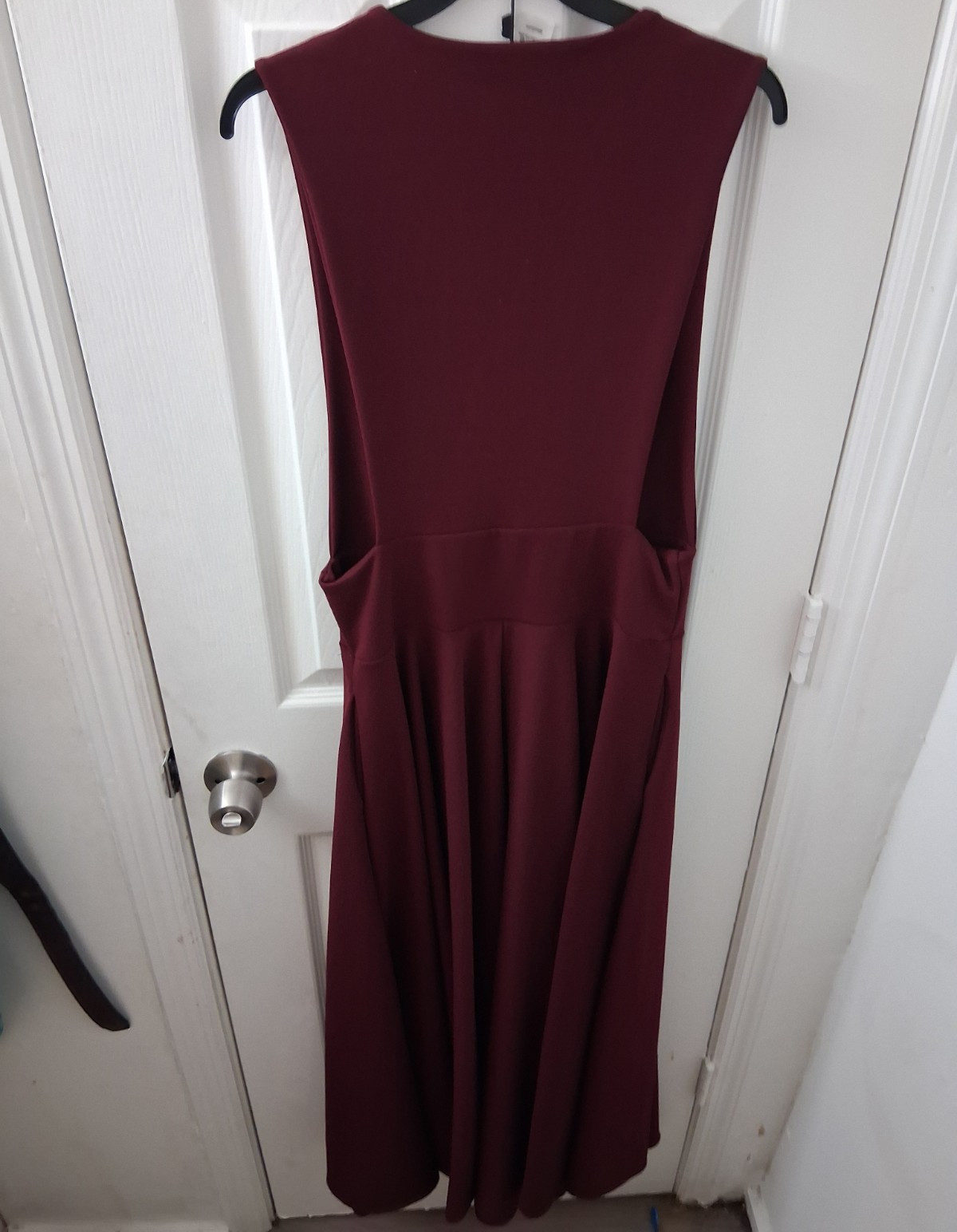 Women’s Burgundy Sleeveless V-Neck Button Accent Midi Fit & Flare Dress, S
