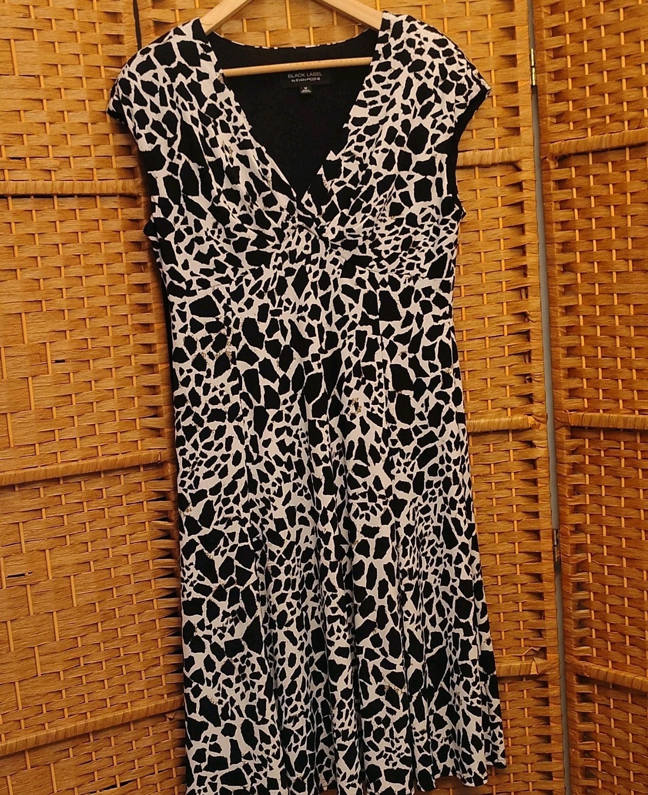 Black Label by Evan-Picone Women’s Black/White Animal Print V-Neck Dress Size 10