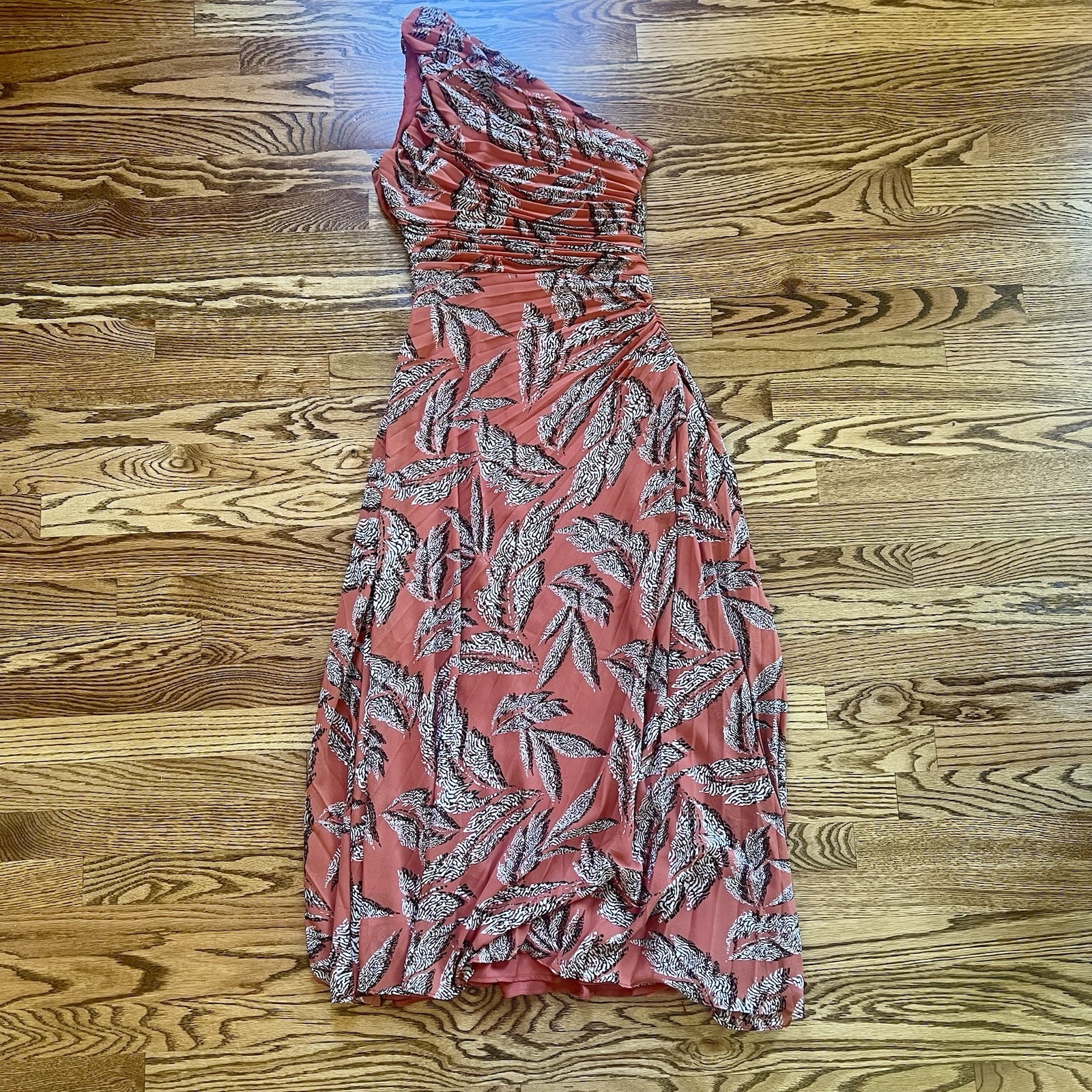 NWT Rosevelvet One-shoulder Ruched Abstract Leaf Print Side Zip Maxi Dress Sz S