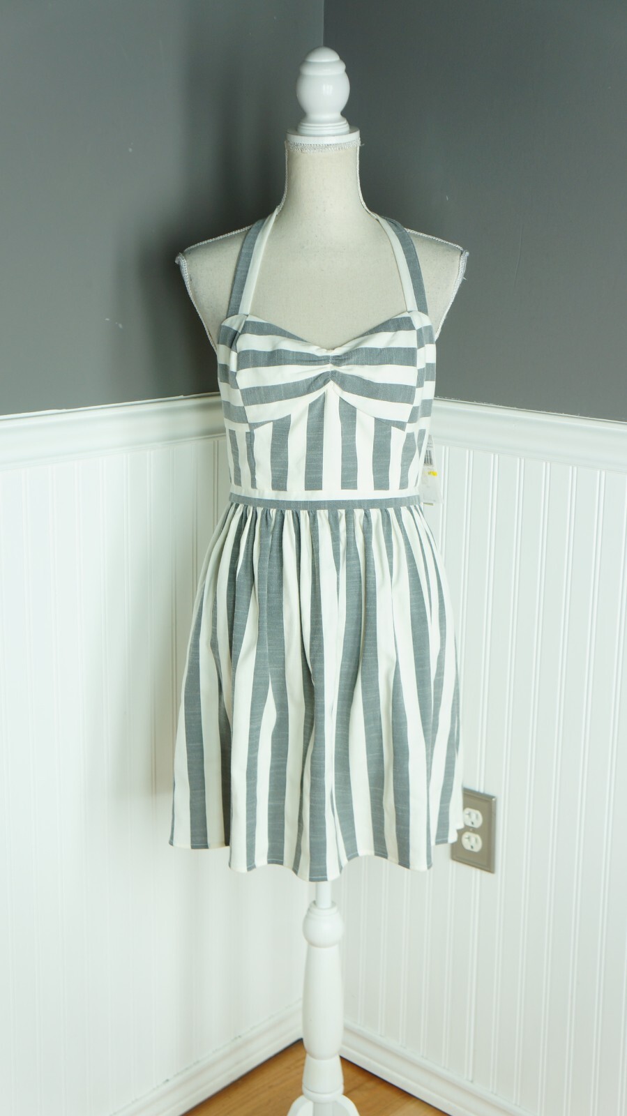 NWT GB Gianni Bini M Sweetheart Neckline Halter Chambray Striped Short Sundress