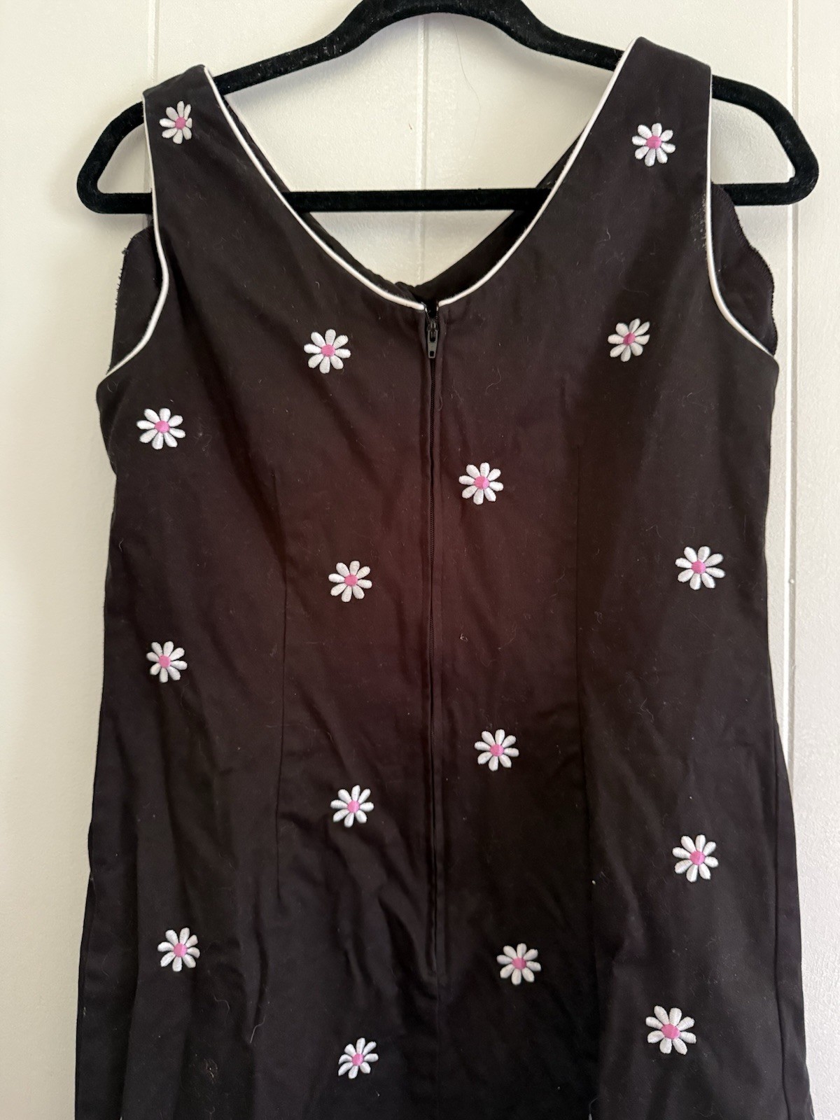 Sag Harbor Black Floral Embroidered Shift Dress 10 V-Neck Sleeveless Zip Knee