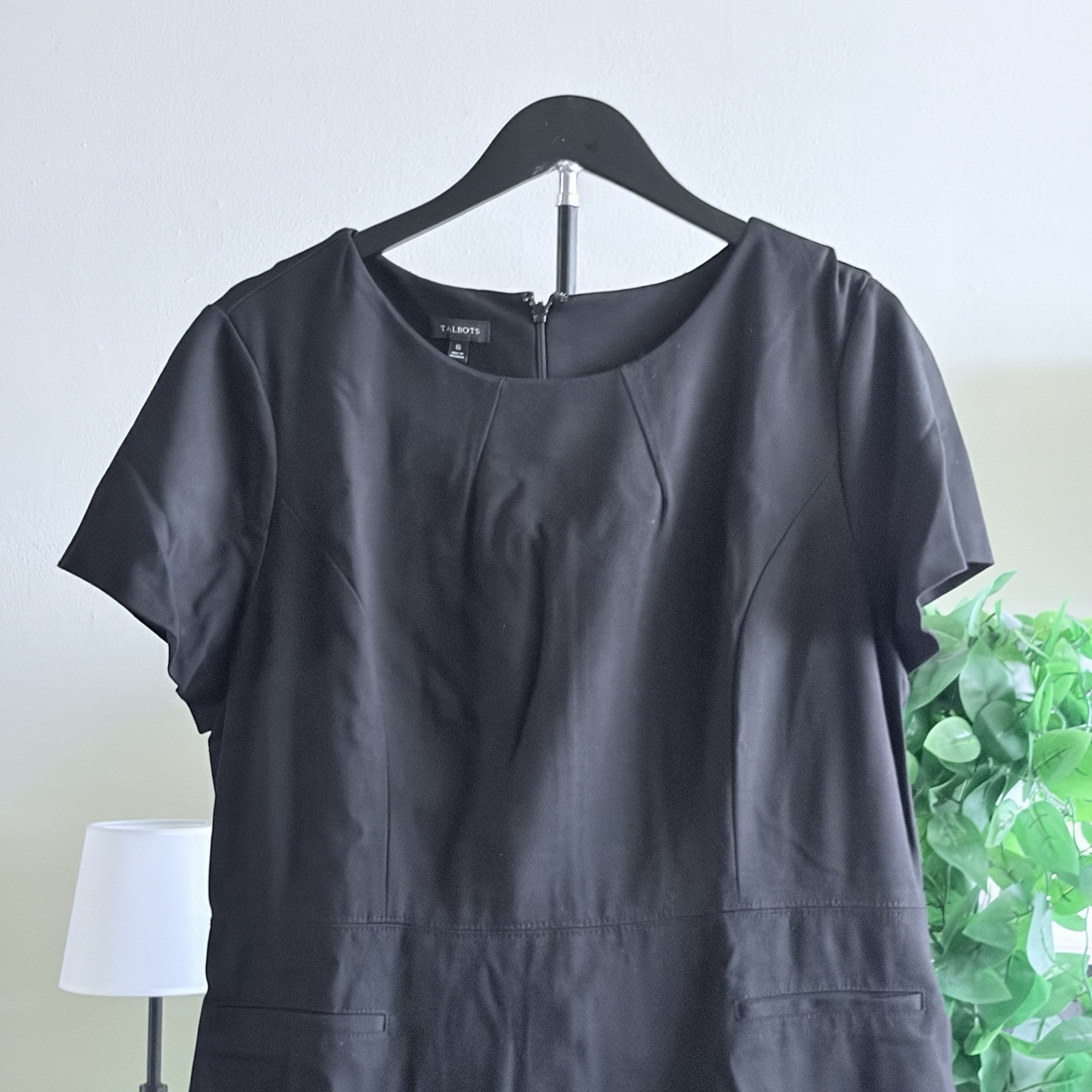 Talbots Women’s Above Knee Sheath Dress Black Short Sleeve V Neck Size 16