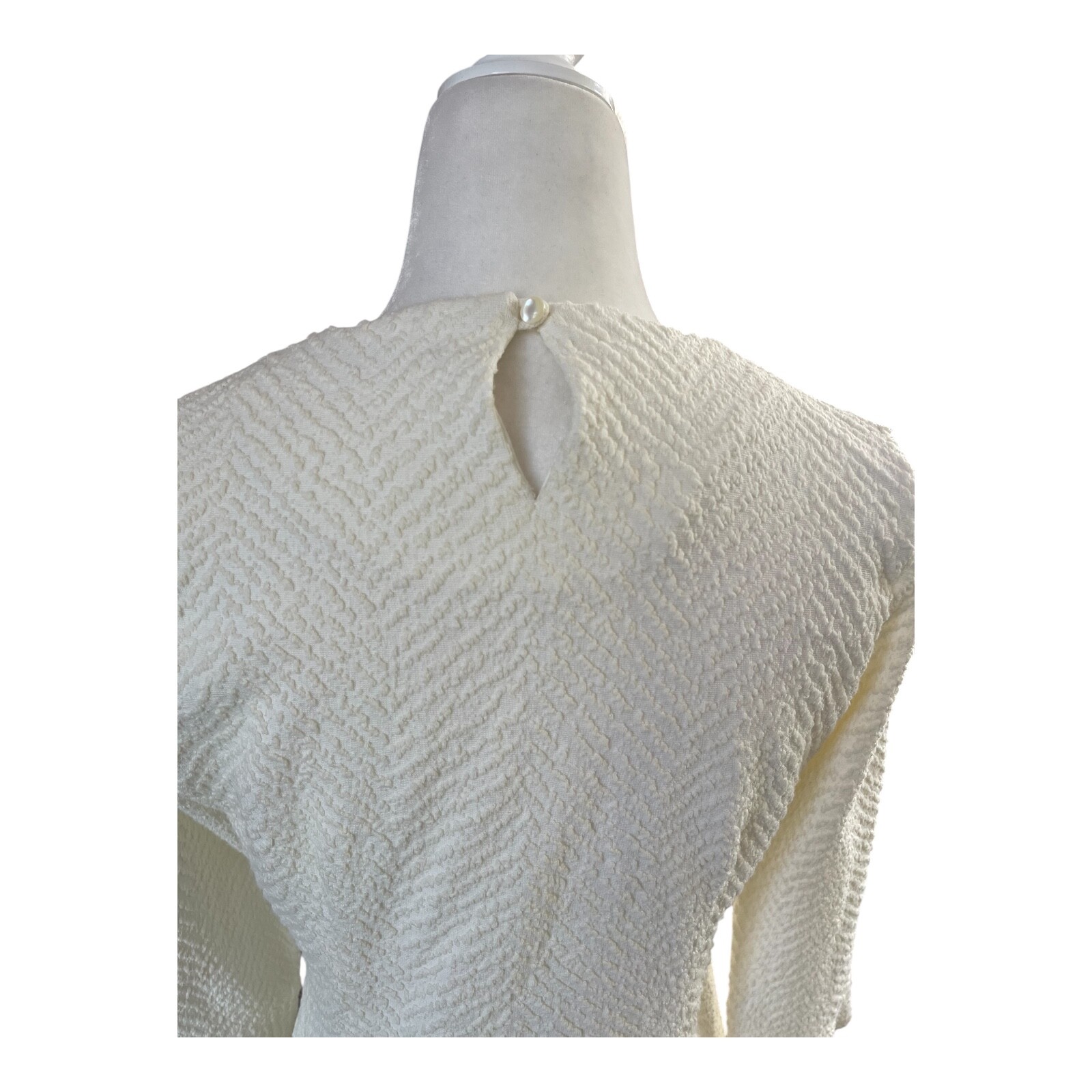 J.McLaughlin Cream Textured Knit Shift Dress XS Bell Sleeve Classic Elegant