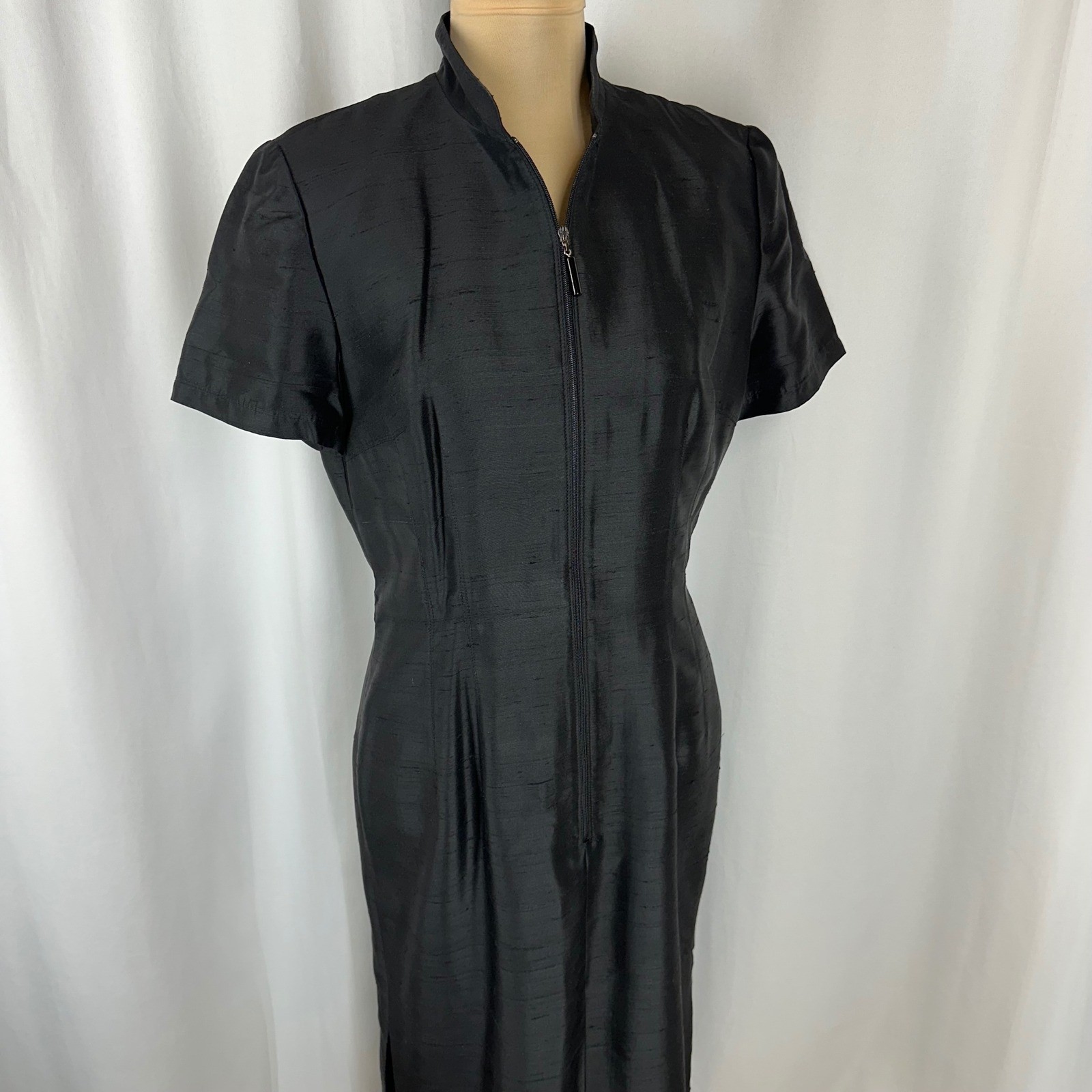 Dana Buchman Size 8 Black Silk Mandarin Collar Zip Sheath Dress