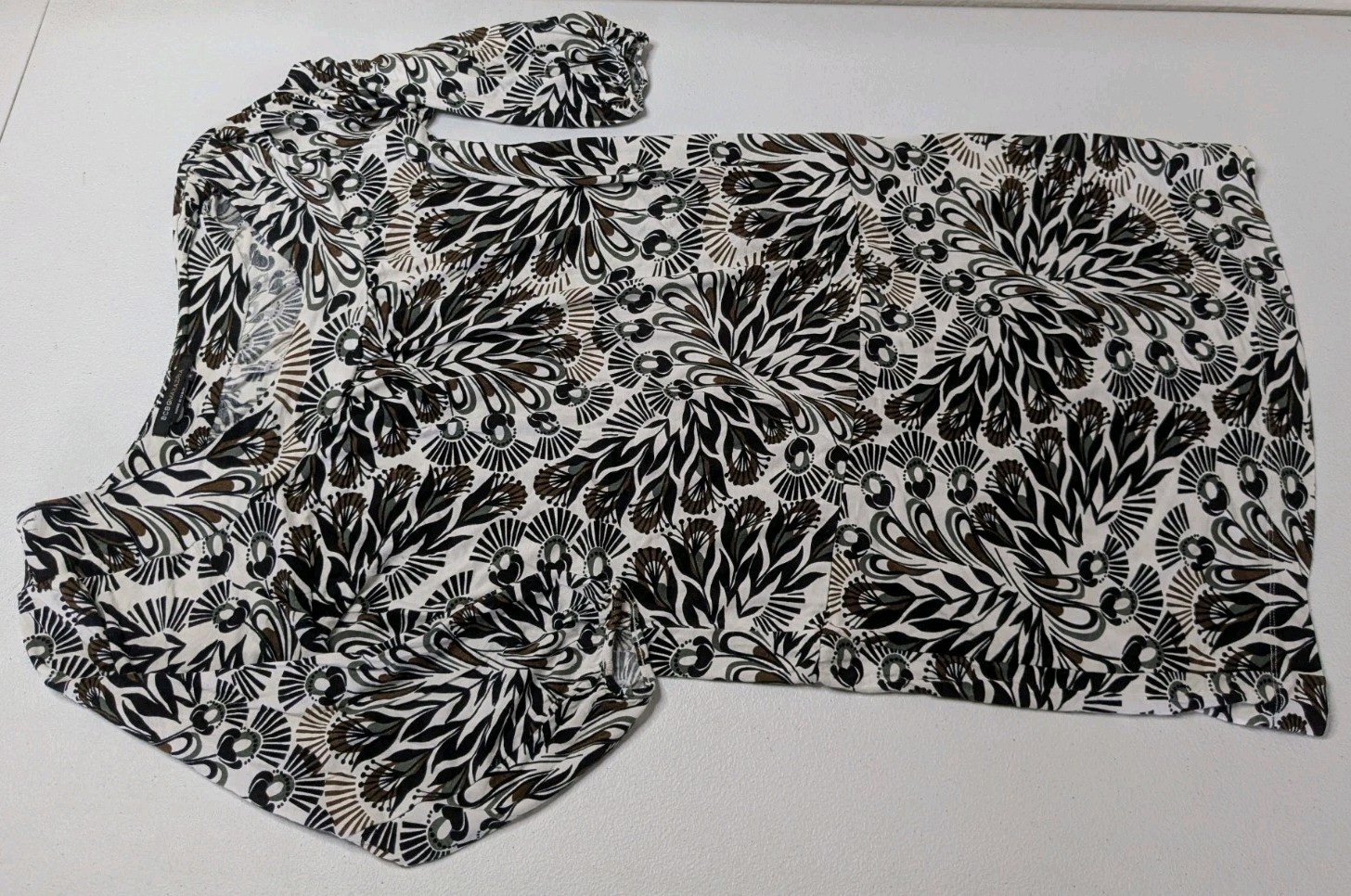 BCBG Maxaxria Dress Women’s M White Floral Geometric Pattern 3/4 Sleeve
