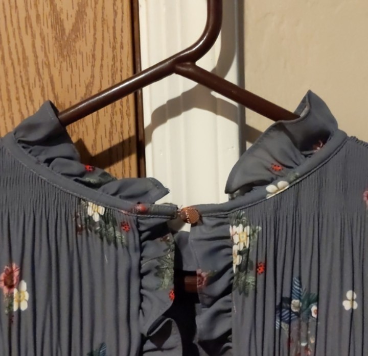 Ted Baker Oracle Mock Neck Midi Ruffle Gray Pleated Sleeveless Floral Size 4