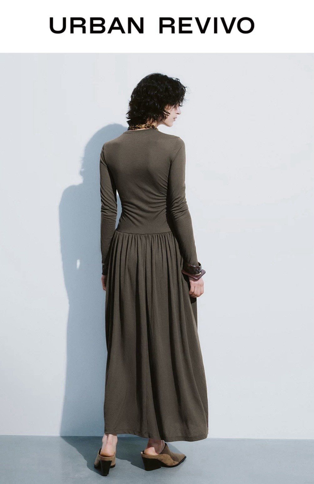 URBAN REVIVO Women’s Brown Solid Ruched Maxi Dress Long Sleeve Round Neck