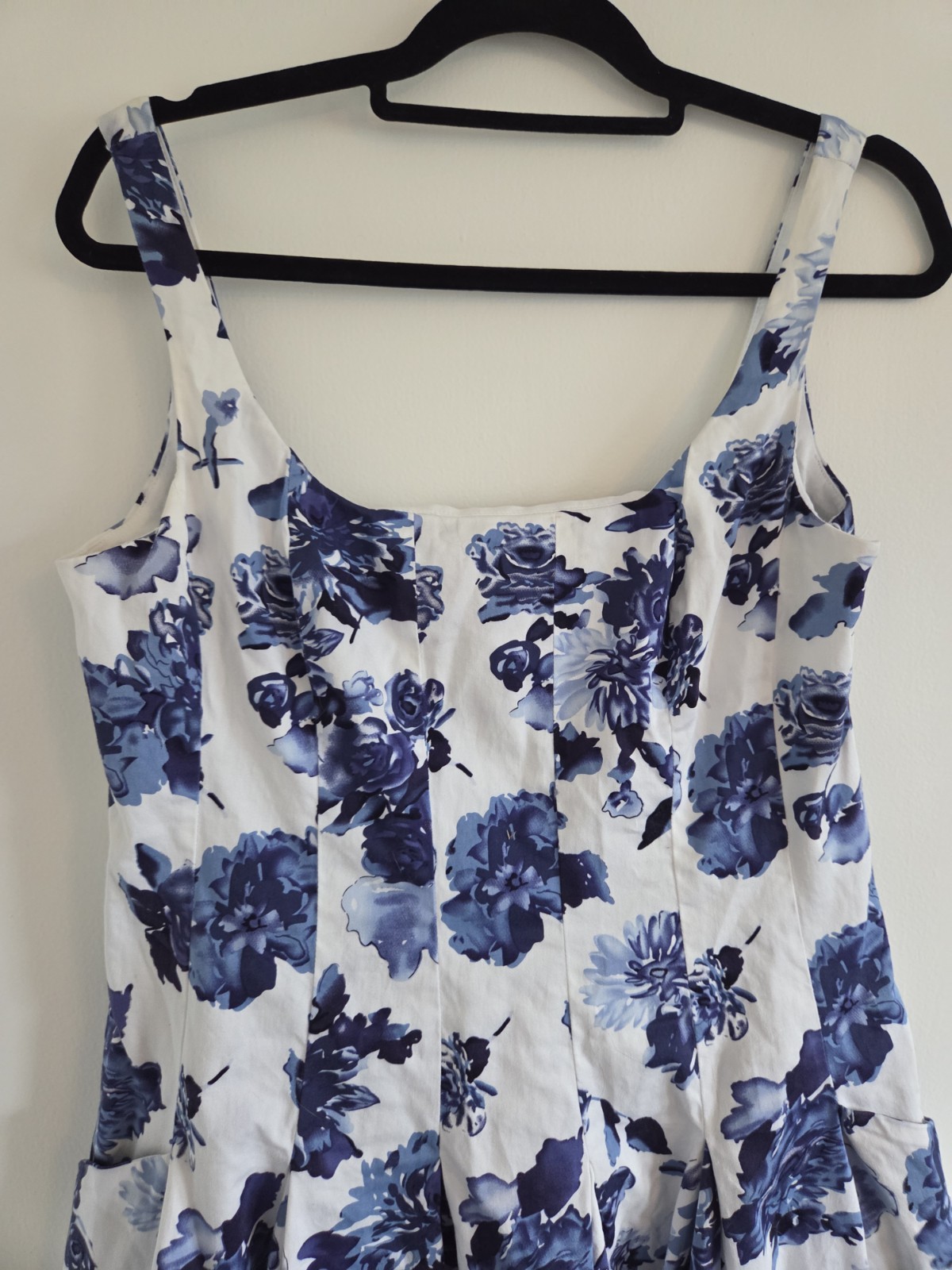 American Living Size 12 Blue White Floral Knee Length Dress with Pockets