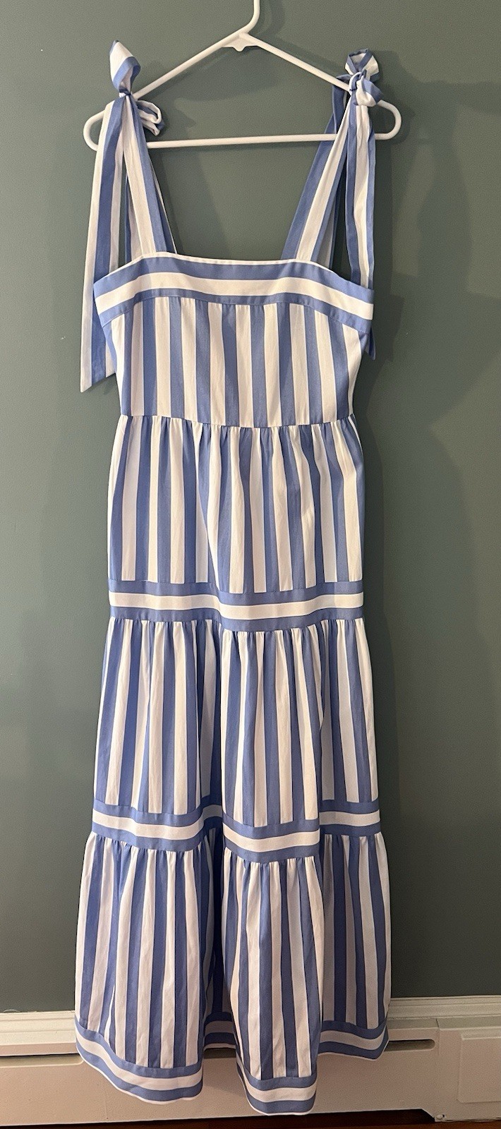 Aura White & Blue Striped Maxi Dress – size (S)