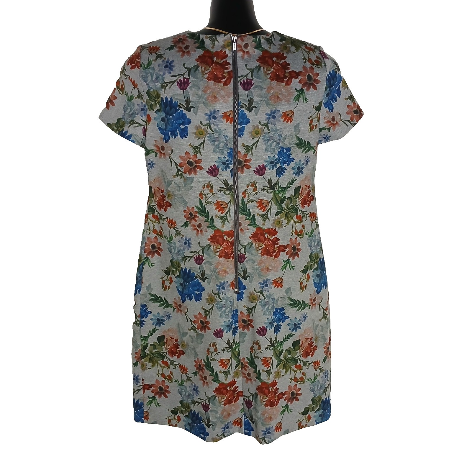 Calvin Klein Elegant Classic Sheath, Round Neckline, Short Sleeves Size 6