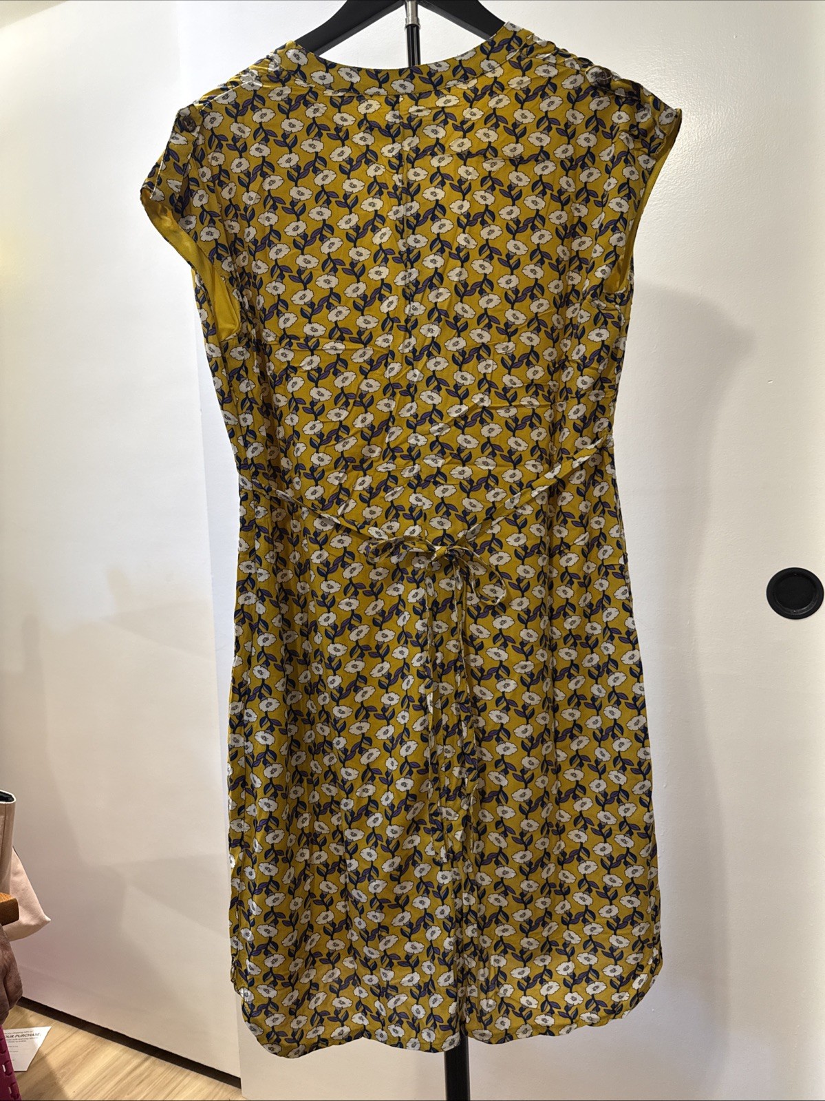 sm wardrobe yellow floral top v-neckline and a sleeveless design With Pockets XL