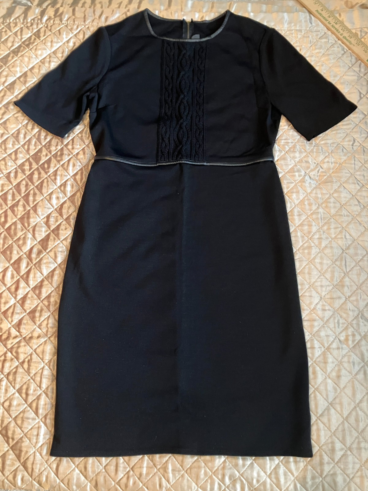 St. John Knit Dress Black Wool Blend Short Sleeve Black Leather Trim Womens Sz 6