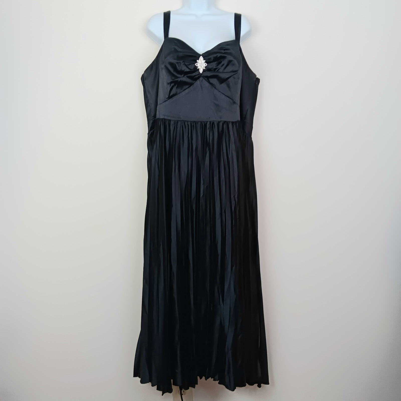 City Chic Satin Rhinestone Embellished Sleeveless Pleated Maxi Dress Black XL 22