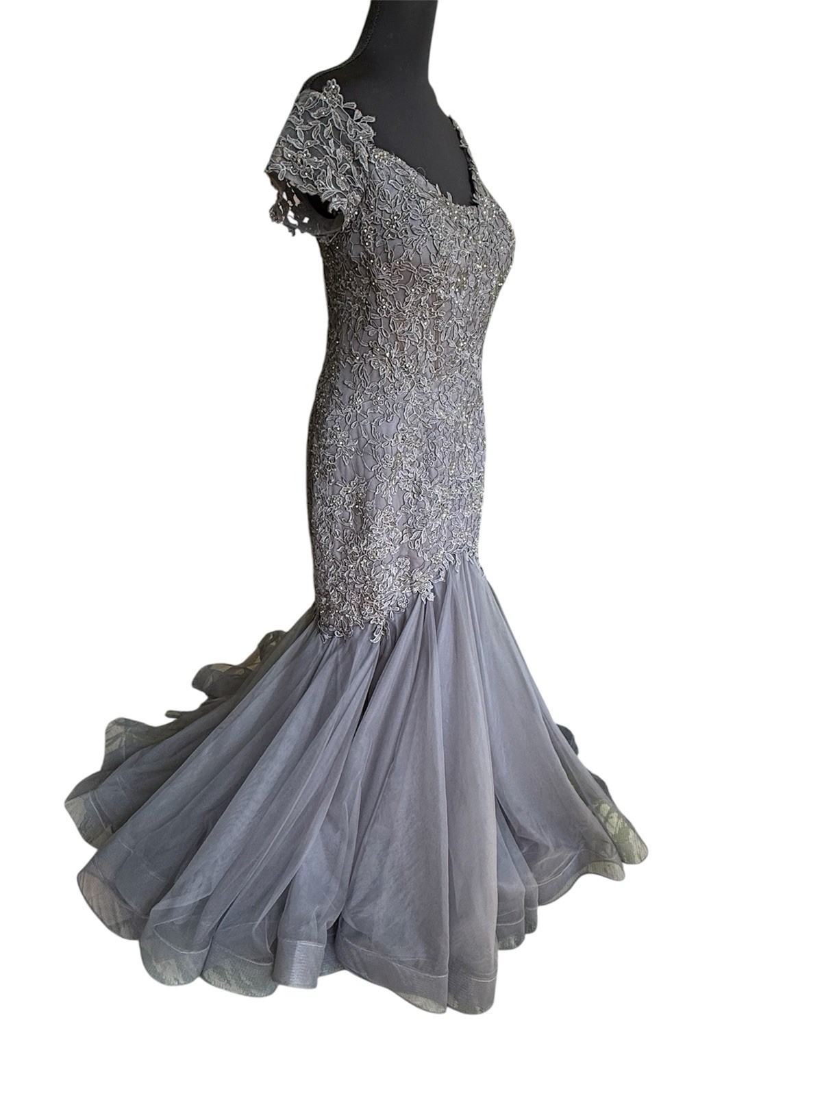 Madeline Gardner NY Lace Overlay Sequins Tulle Mermaid Gown Formal Sz 10 Gray